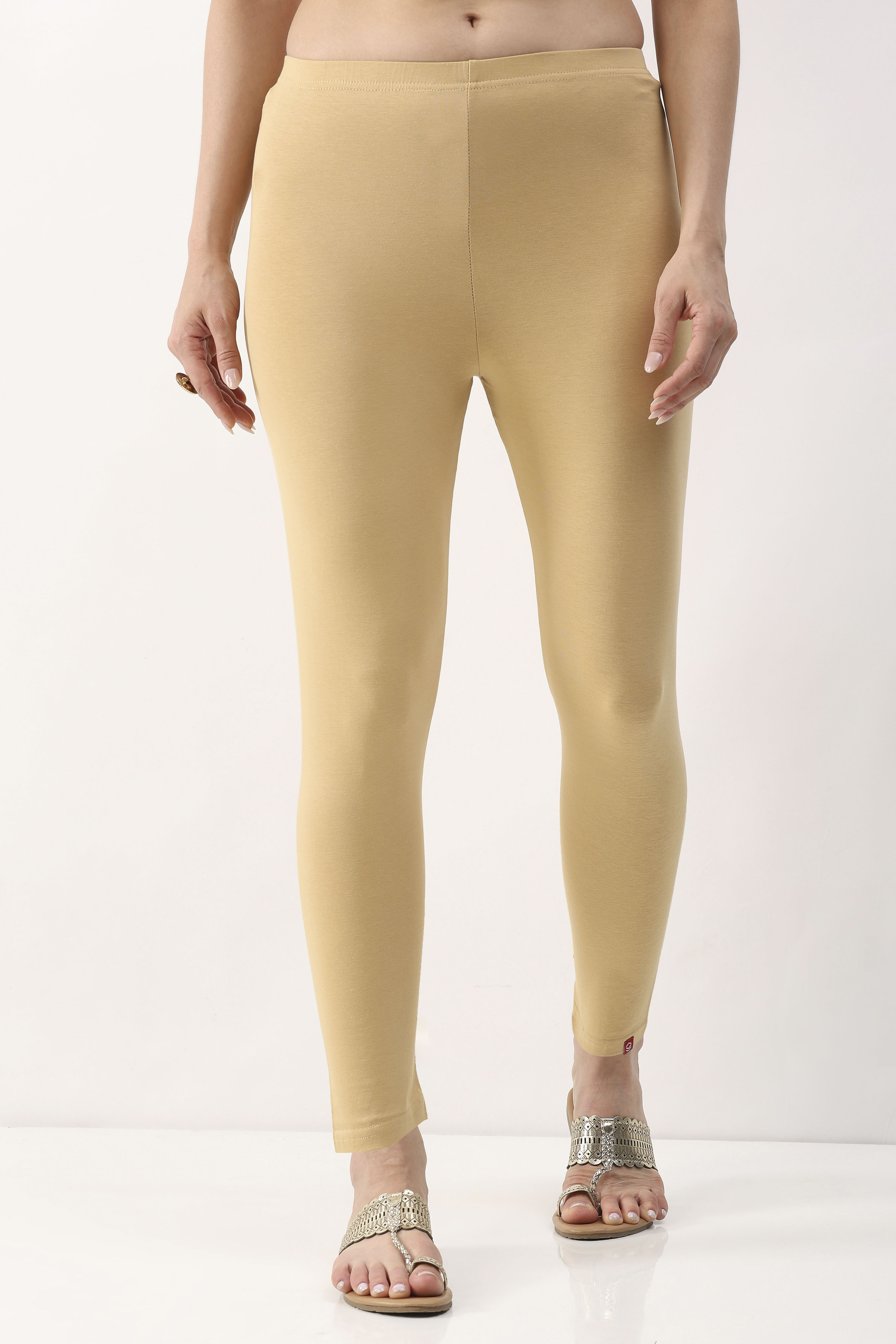 Maroon Cotton Lycra Solid Fitted Cropped Leggings image number 4