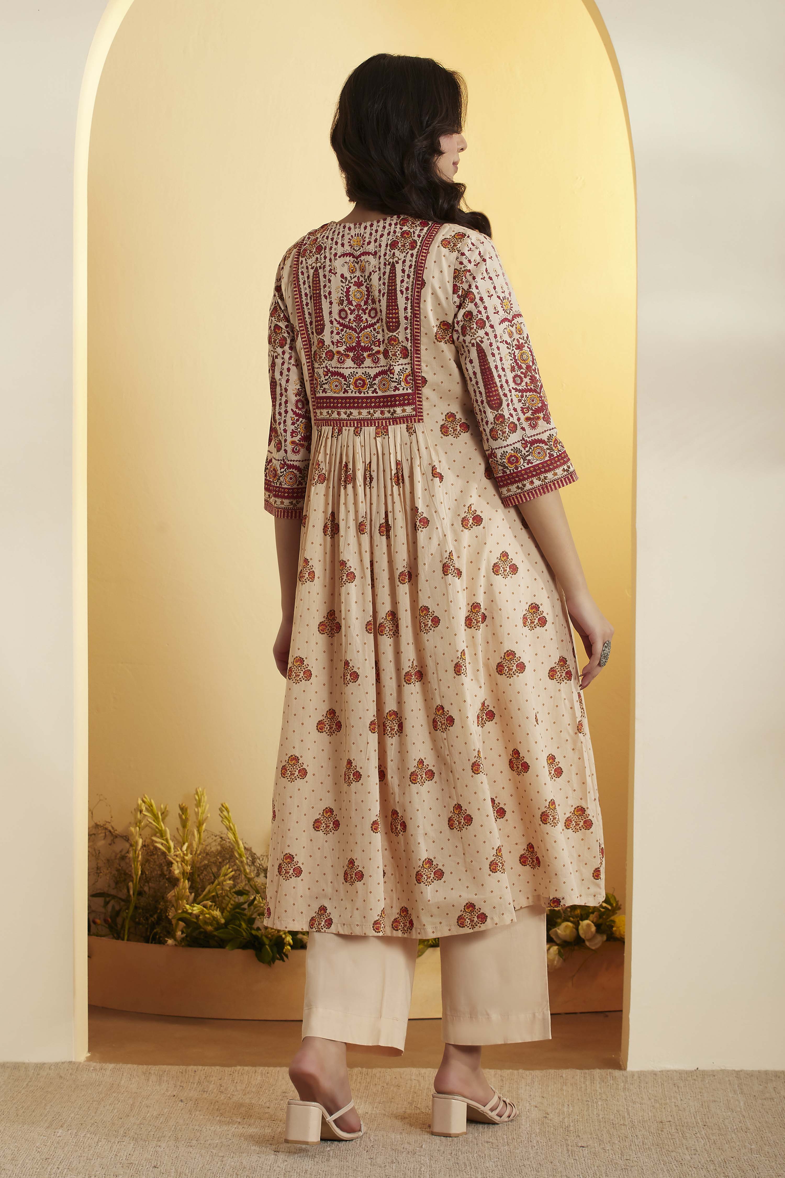 Beige Cotton Kalidar Suit Set image number 5
