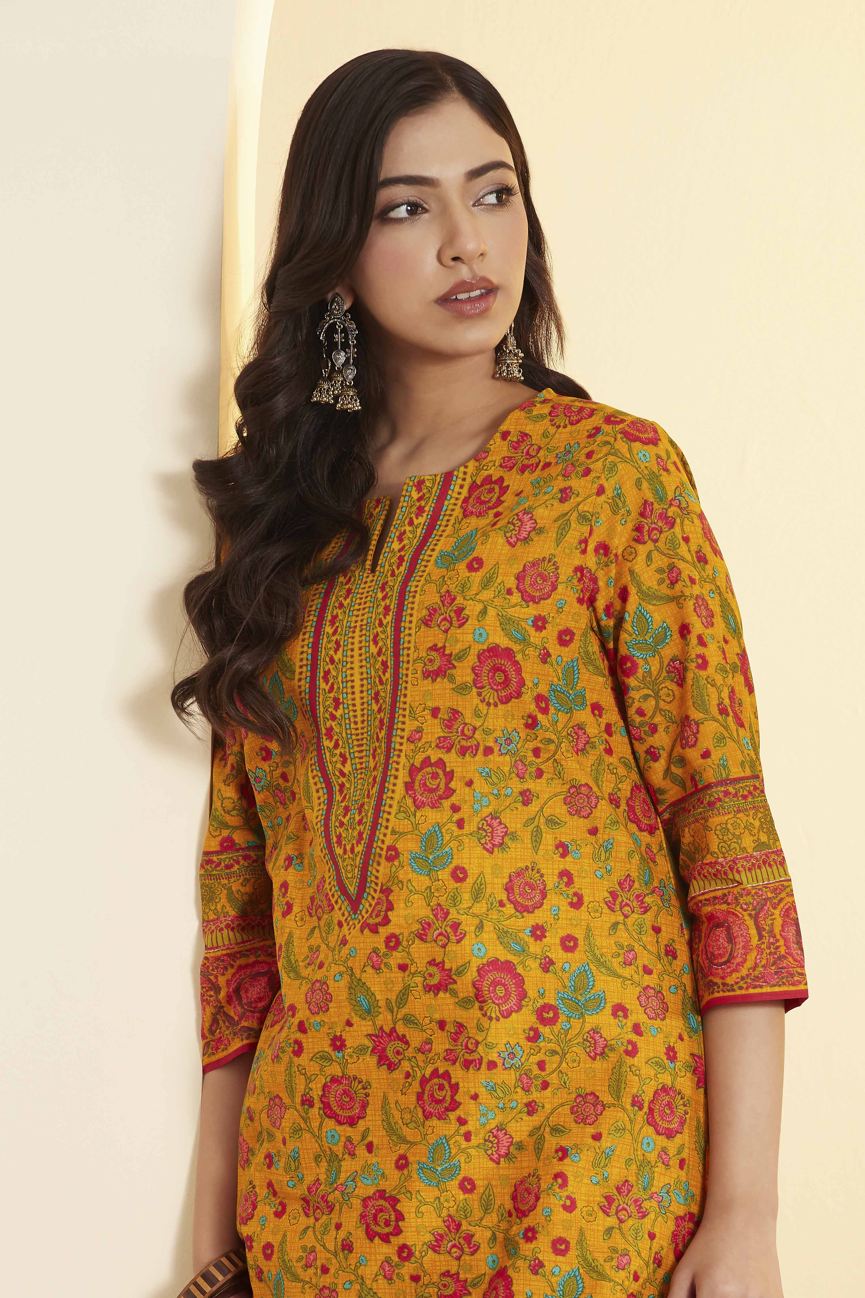 Mustard Cotton Floral Printed Straight Kurta image number 1