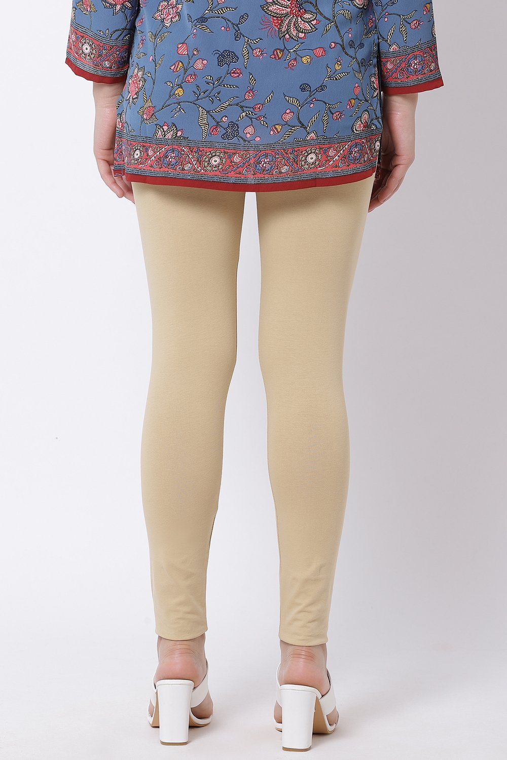 Off White Cotton Lycra Leggings image number 5