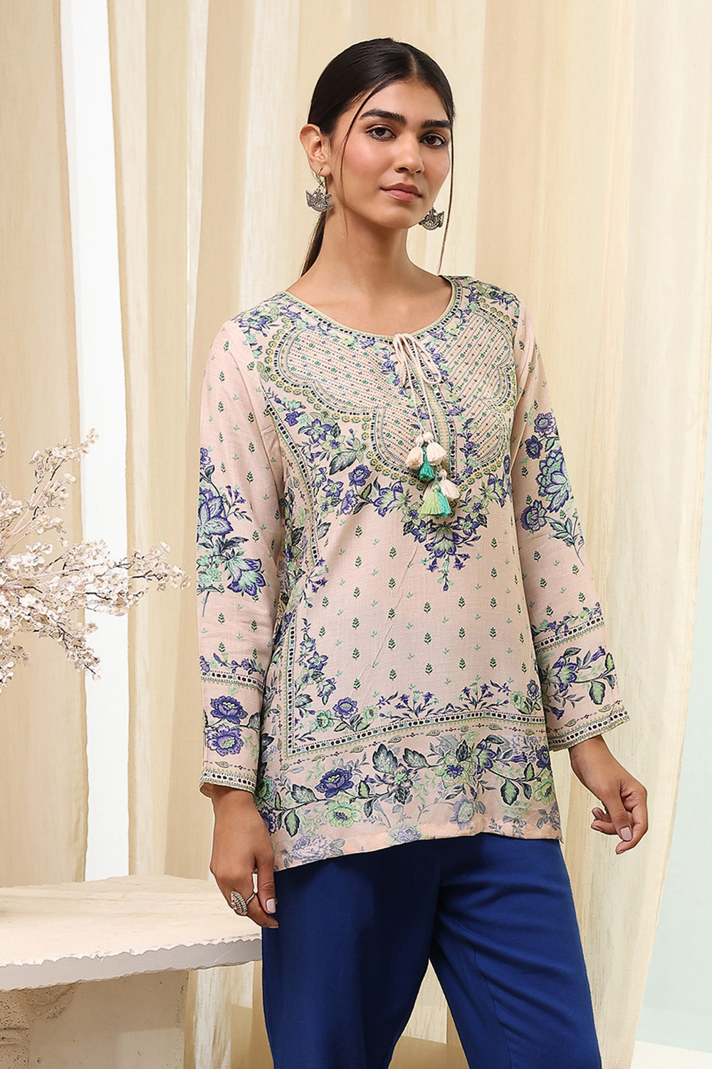 Off-White-Pink Modal Blend Straight Printed Short Kurta image number 4