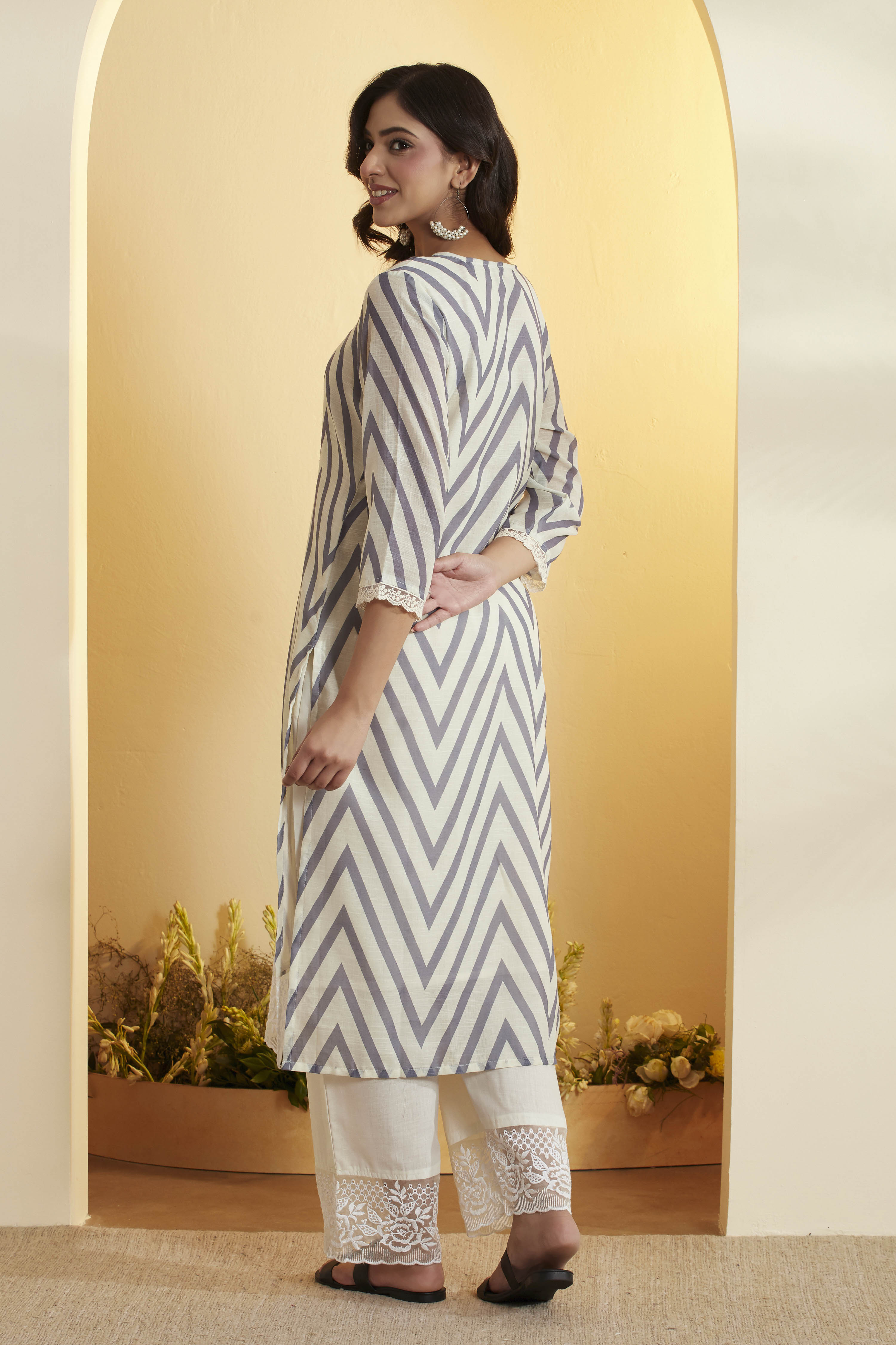 Black & White Printed Cotton Straight Kurta Set image number 1