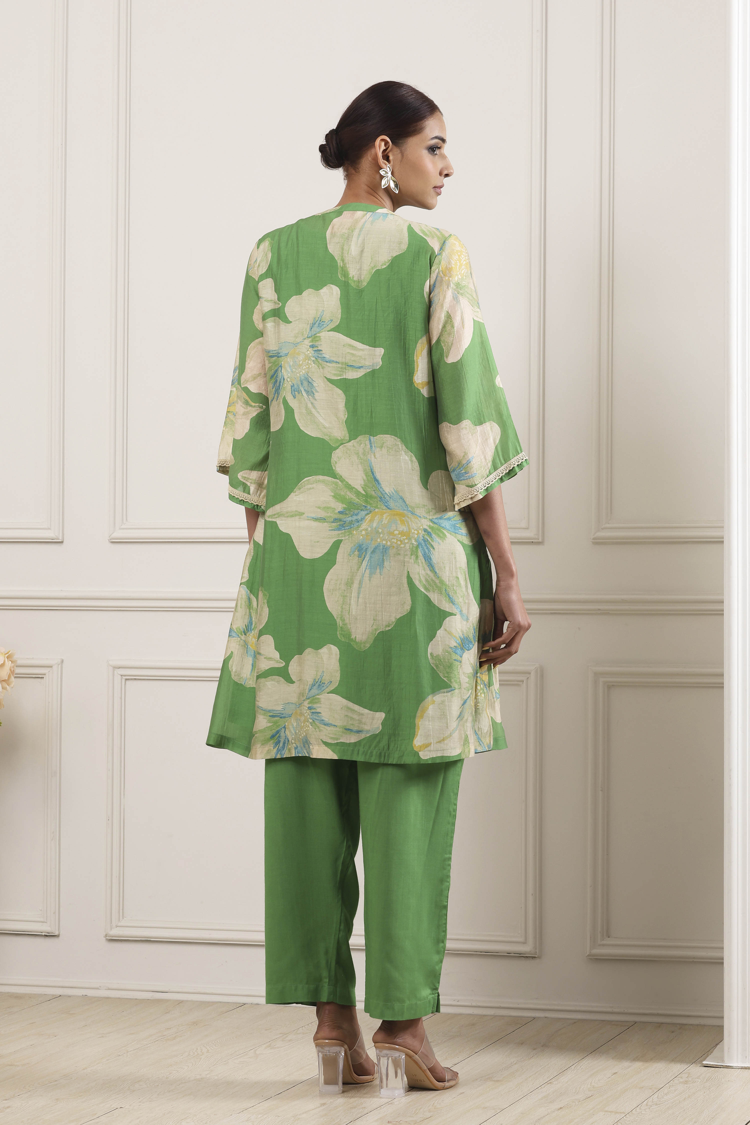 Green Chanderi Floral Straight Kurta Set image number 3