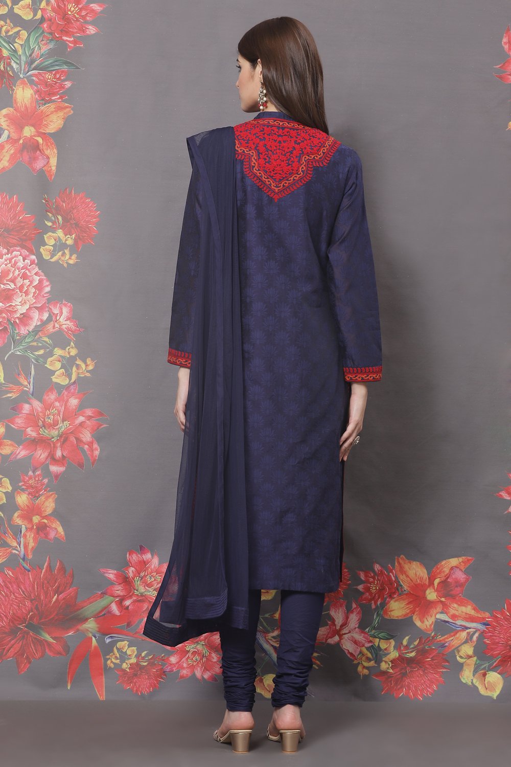 Rohit Bal Off White Silk Straight Embroidered Suit Set image number 7