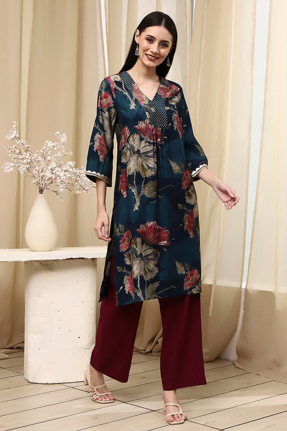 Coral Red Floral Printed Straight Kurta image number 4