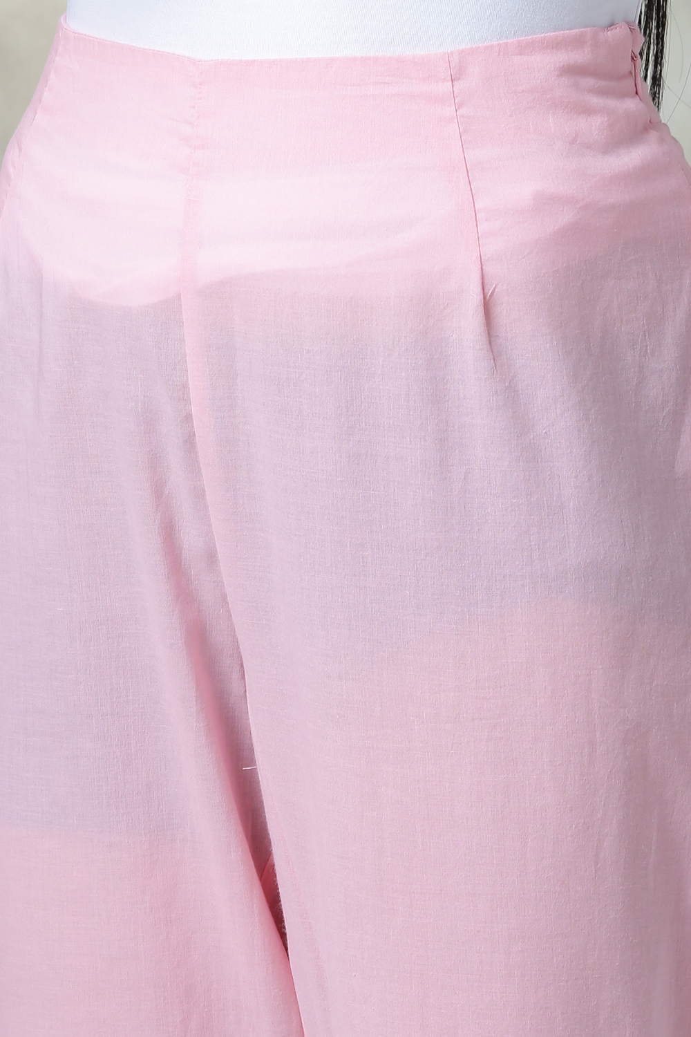 Off White Cotton Straight Kurta Slim Pant Suit Set image number 3