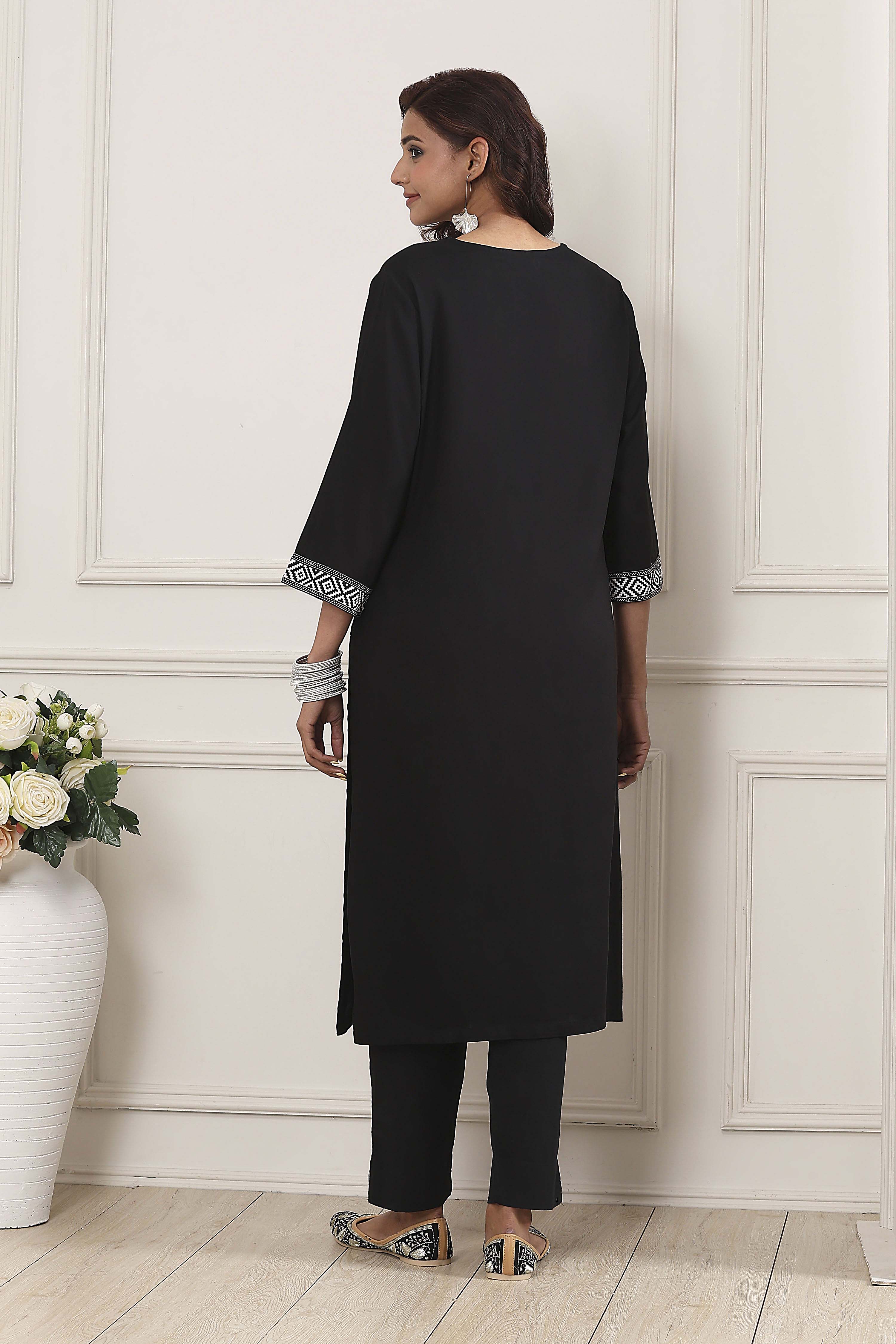 Black Solid Straight Kurta image number 3
