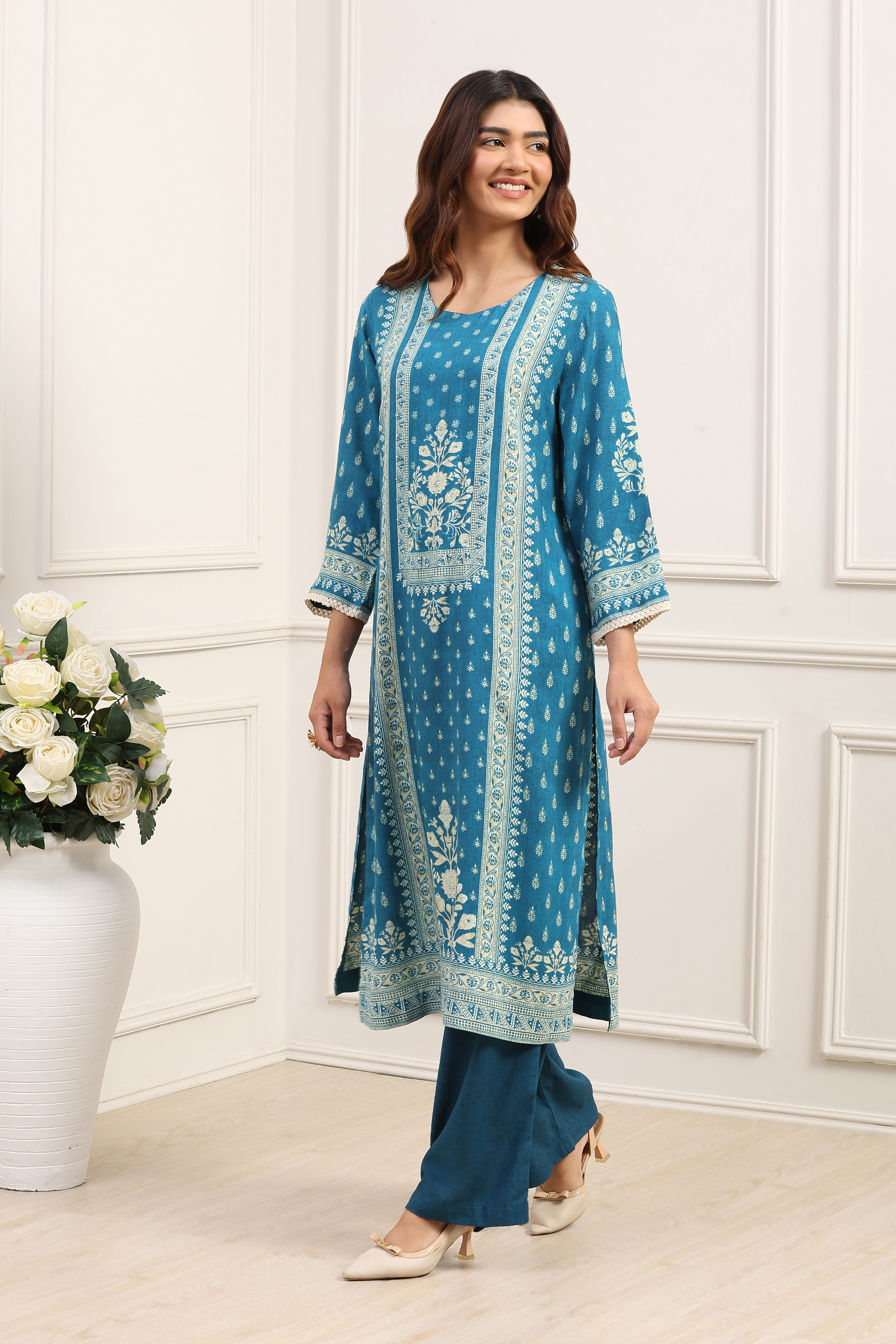 Black Viscose Rayon Ethnic Motif Printed Straight Kurta image number 2