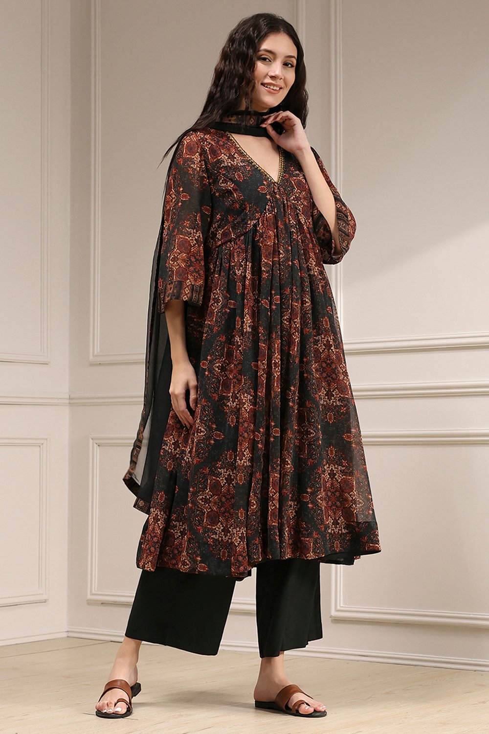 Charcoal Black Printed Gathered Suit Set image number 5