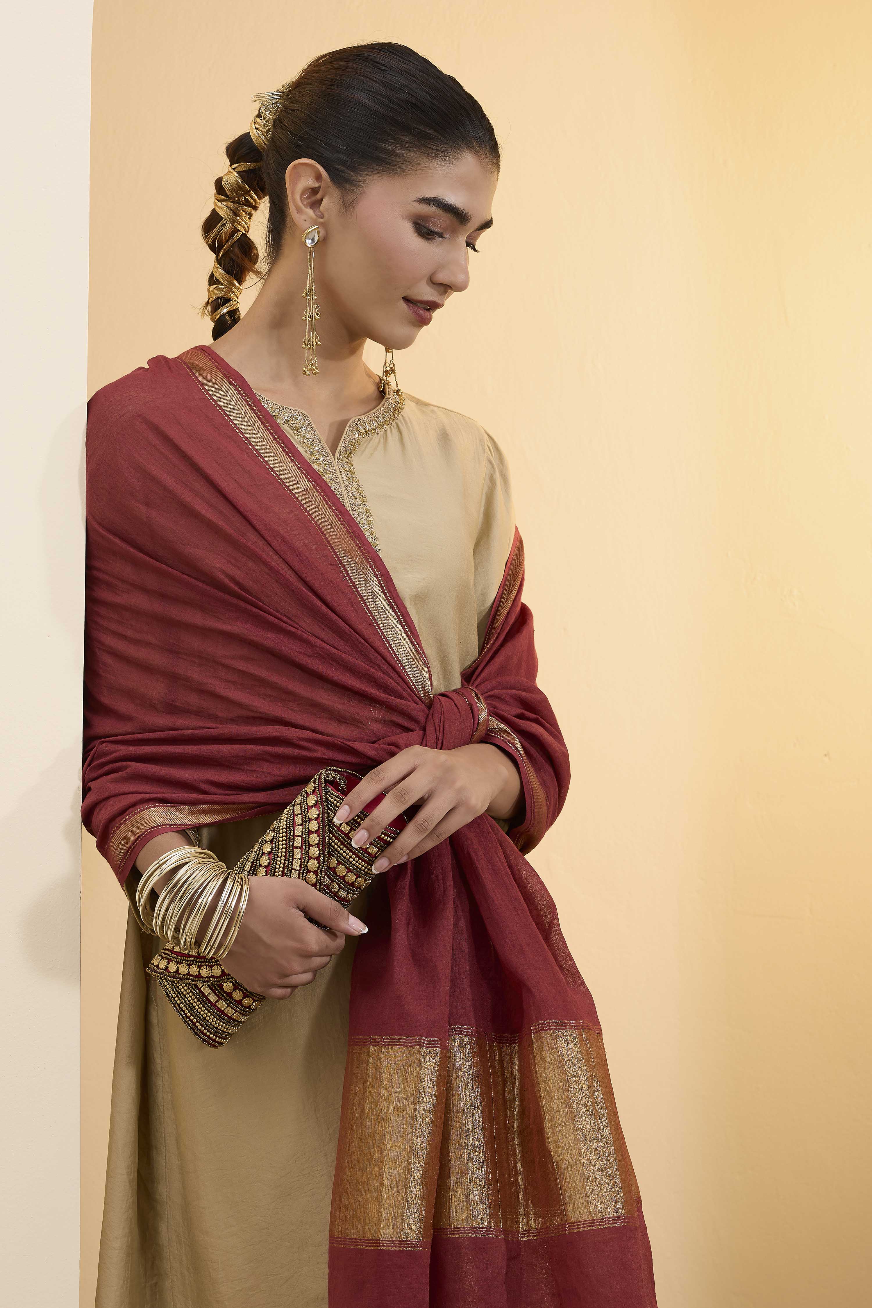 Maroon Cotton Zari Dupatta image number 1