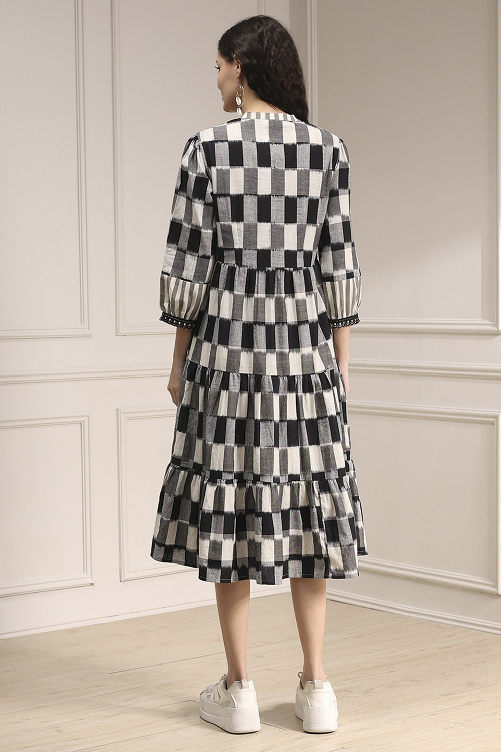 Black and White Cotton Tiered Dress image number 5