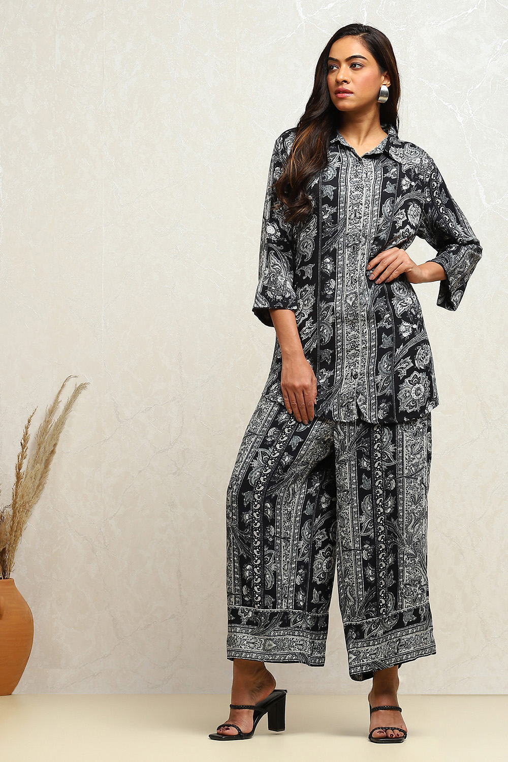 Black Viscose Rayon Straight Printed Kurta Pants Set image number 0