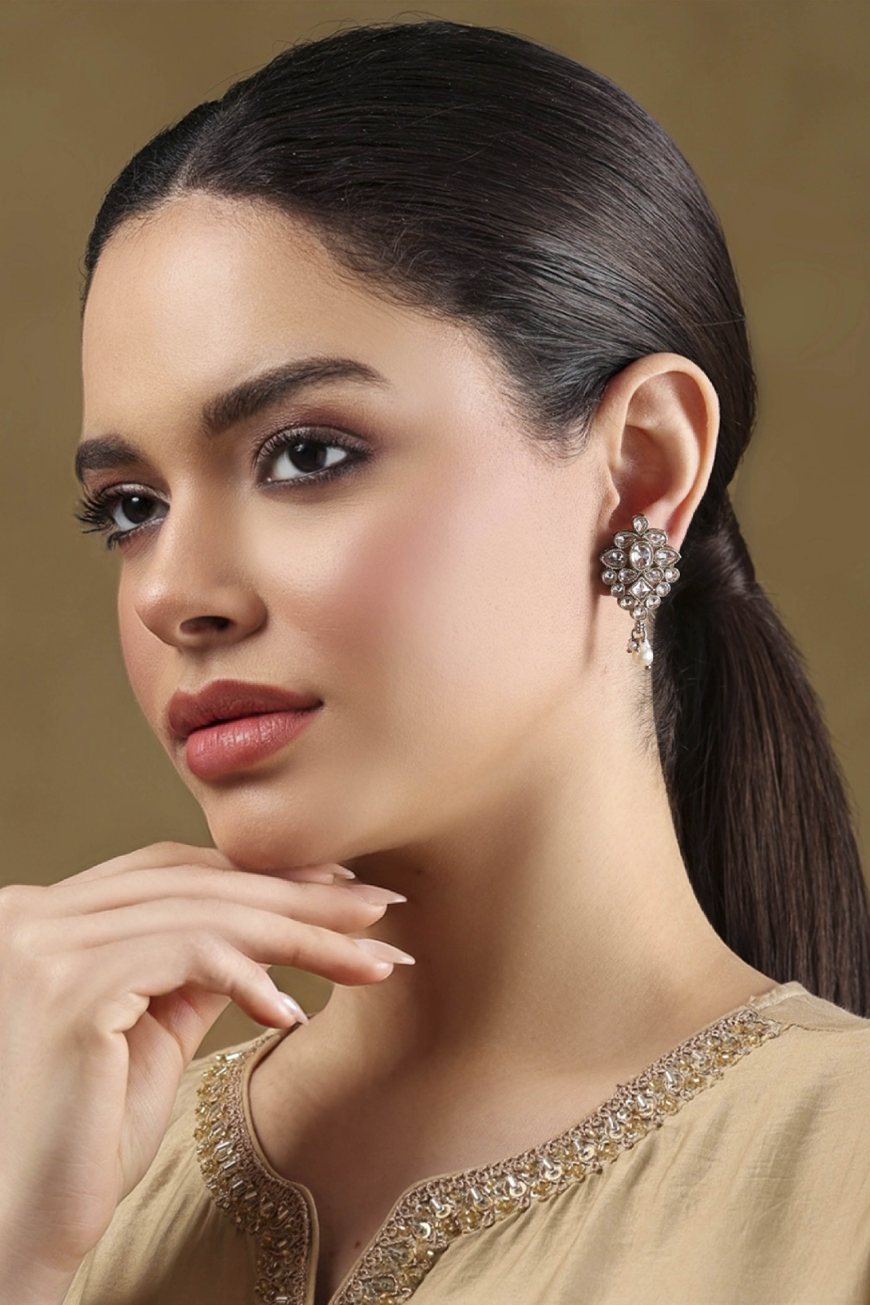 White Pearl Earrings image number 3