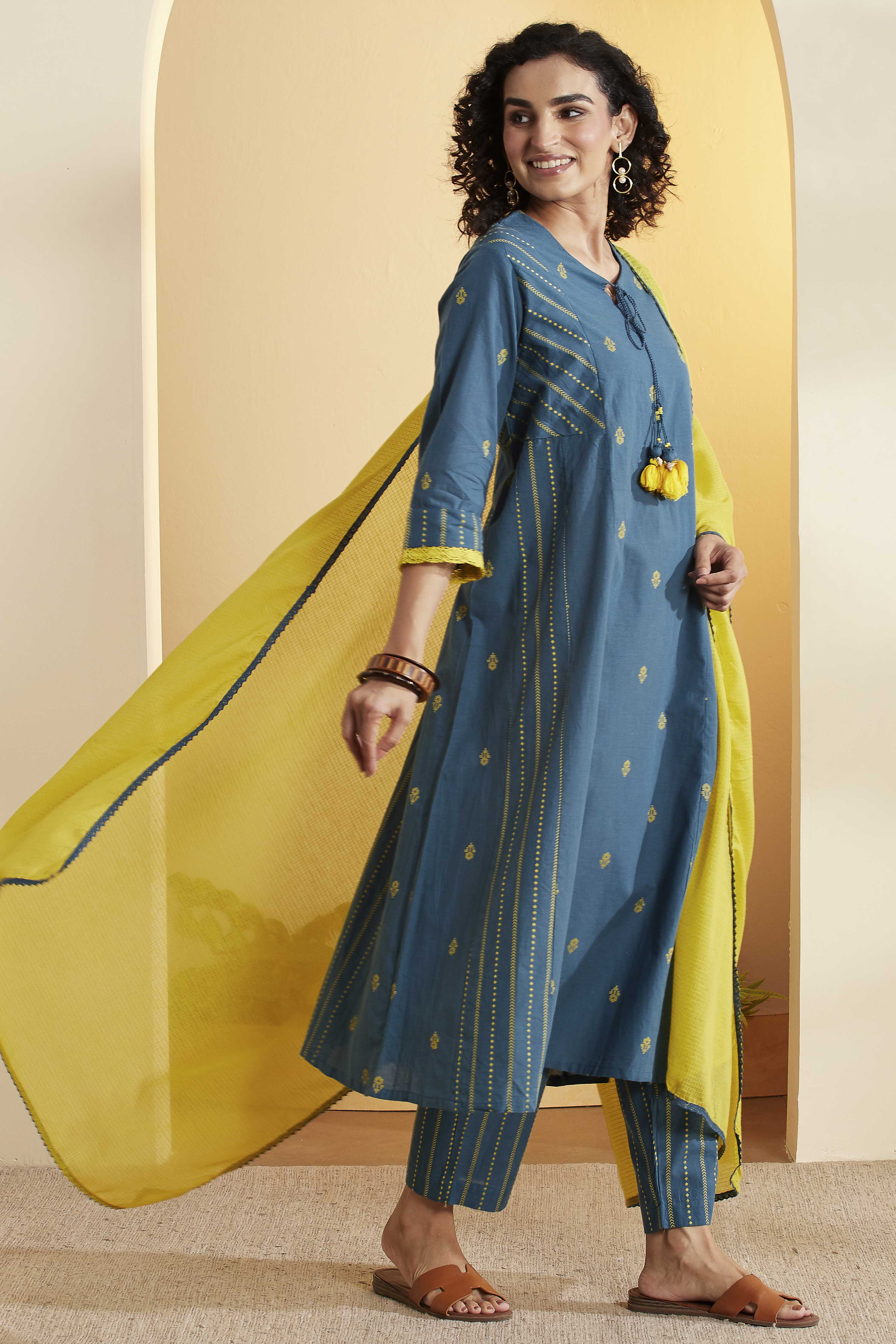 Lime Green Yarndyed Straight Cotton Kurta Set image number 4