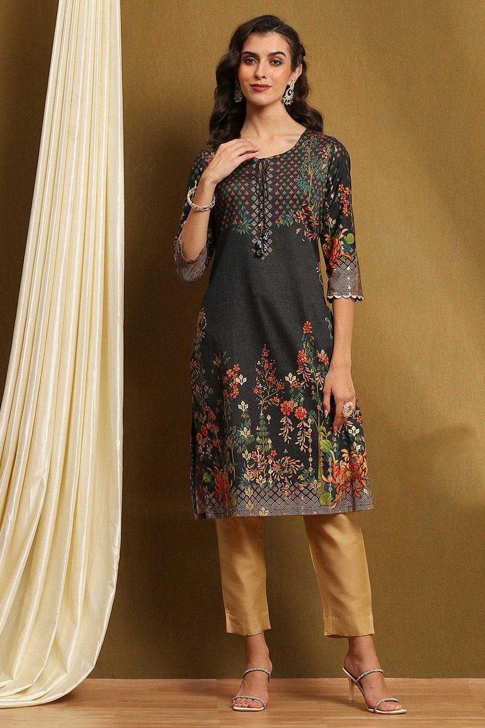 Black Cotton Floral Printed Straight Kurta image number 4