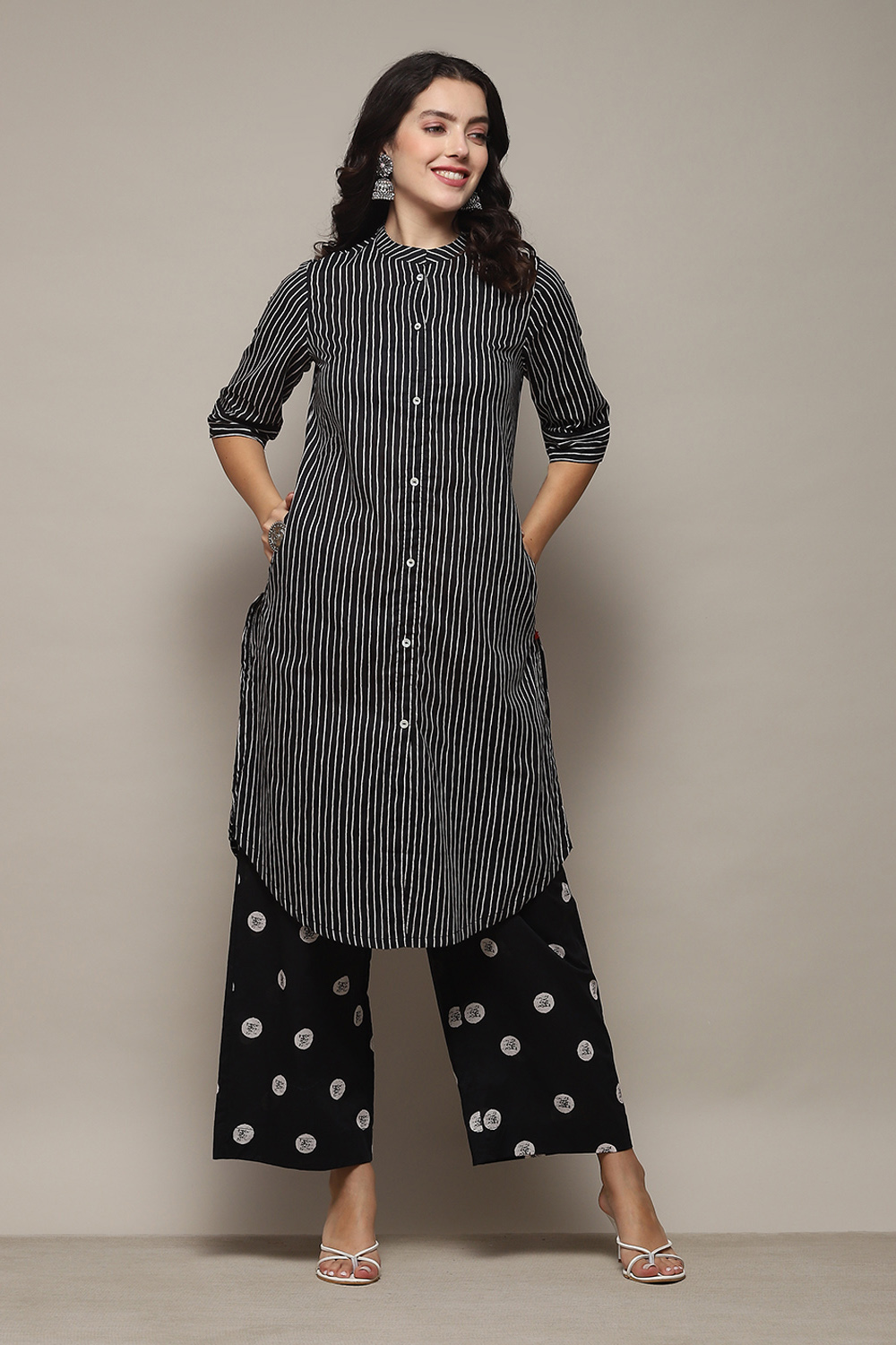 Grey Cambric Narrow Kurta Pant Suit Set image number 6
