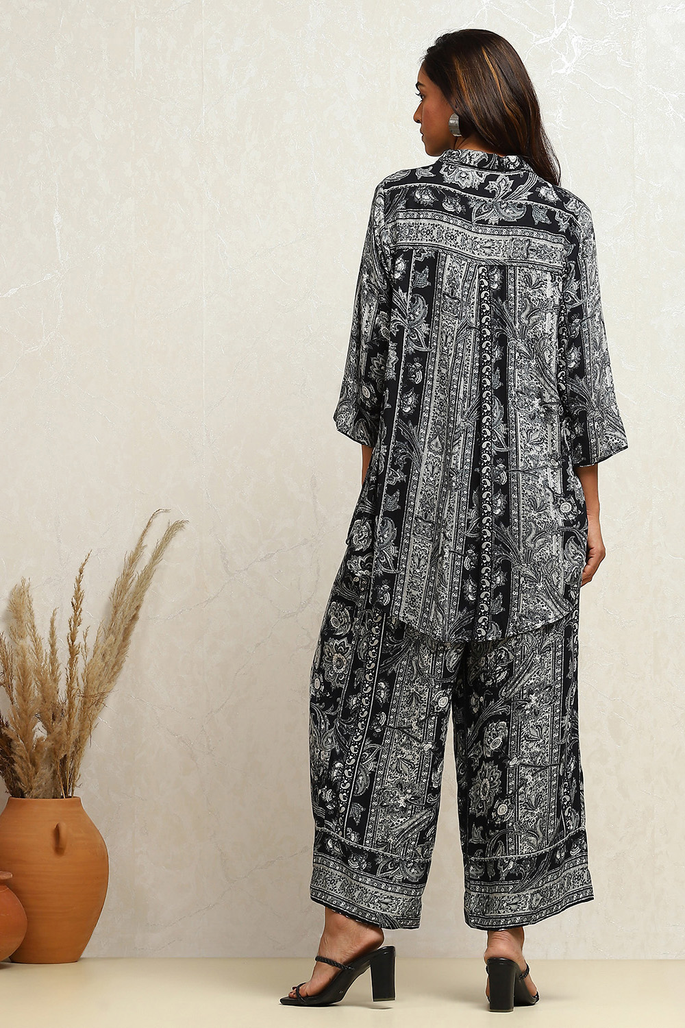 Black Viscose Rayon Straight Printed Kurta Pants Set image number 4