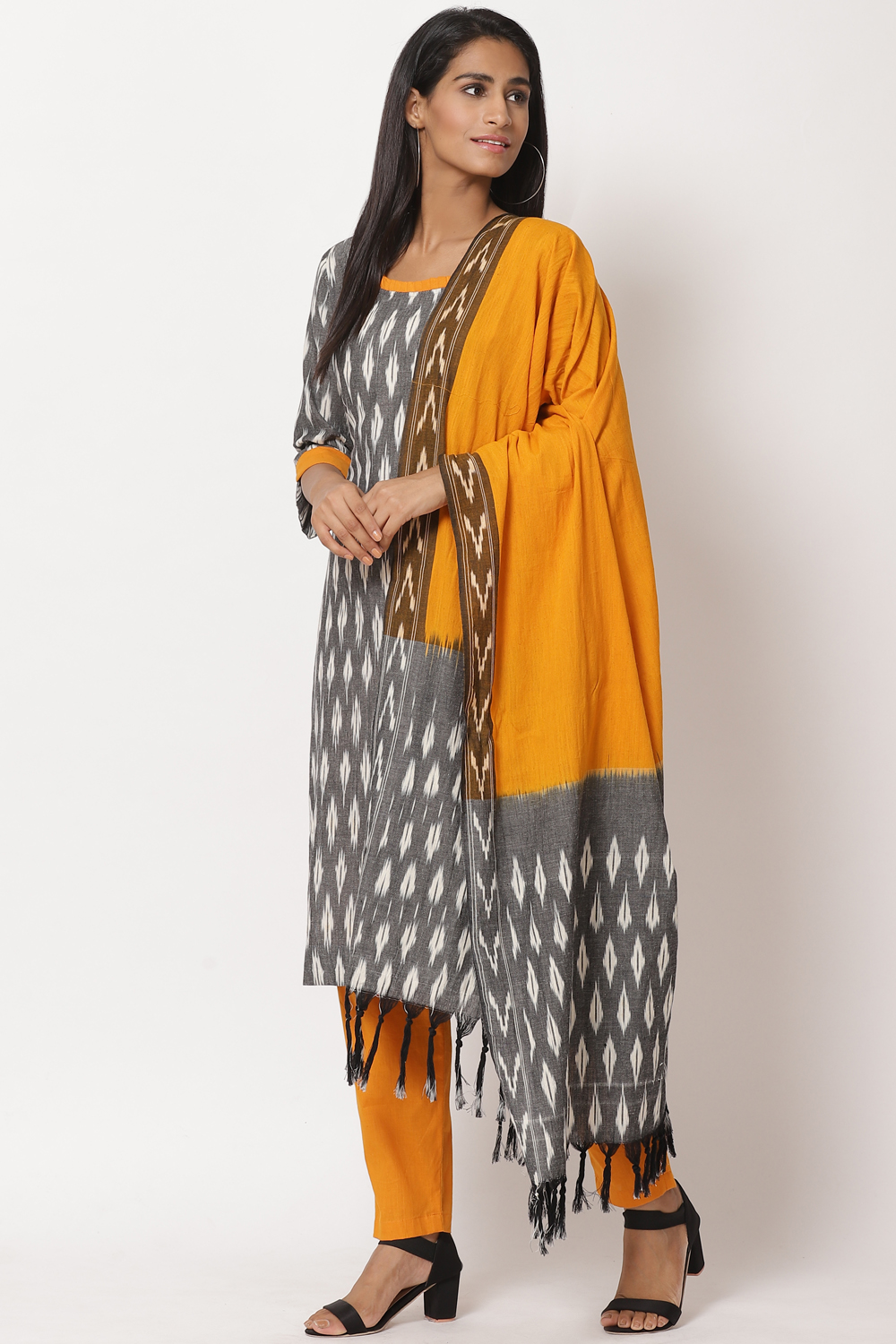 Grey Cotton Ikkat Easy Stitch Suit Set image number 2