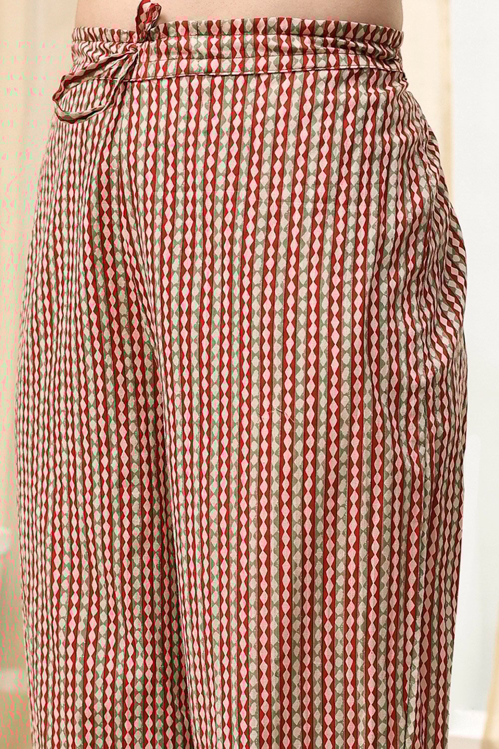 Red Cotton Screen Print Unstitched Suit Set image number 3
