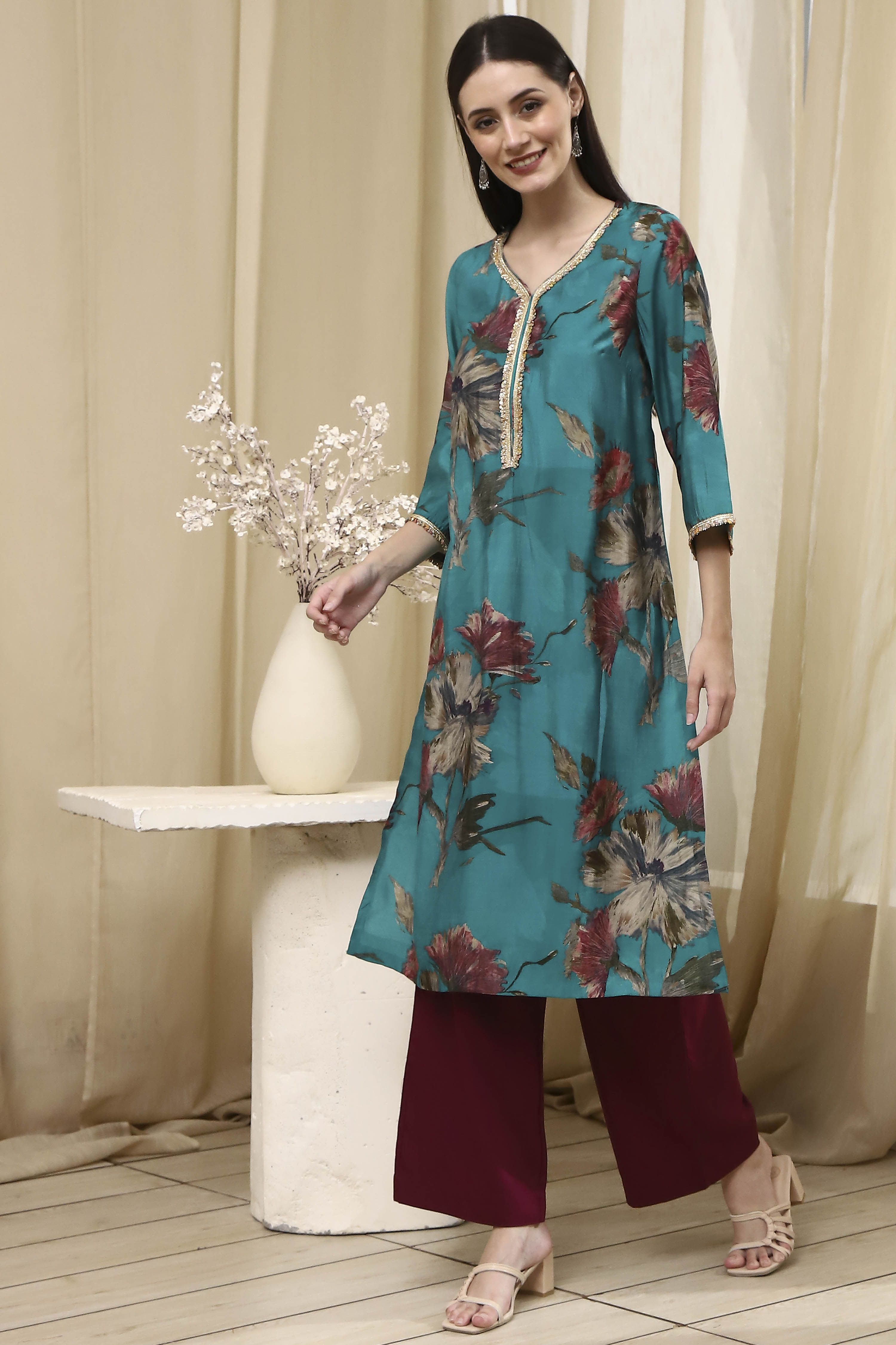 Blue Floral Printed Straight Kurta image number 2
