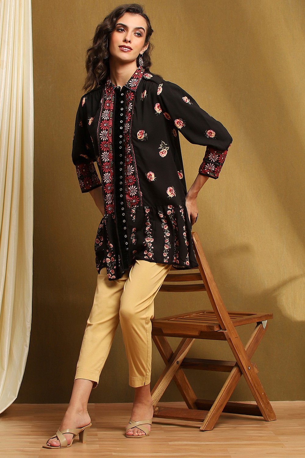 Black Floral Printed Shirt-Style Tiered Kurta image number 0