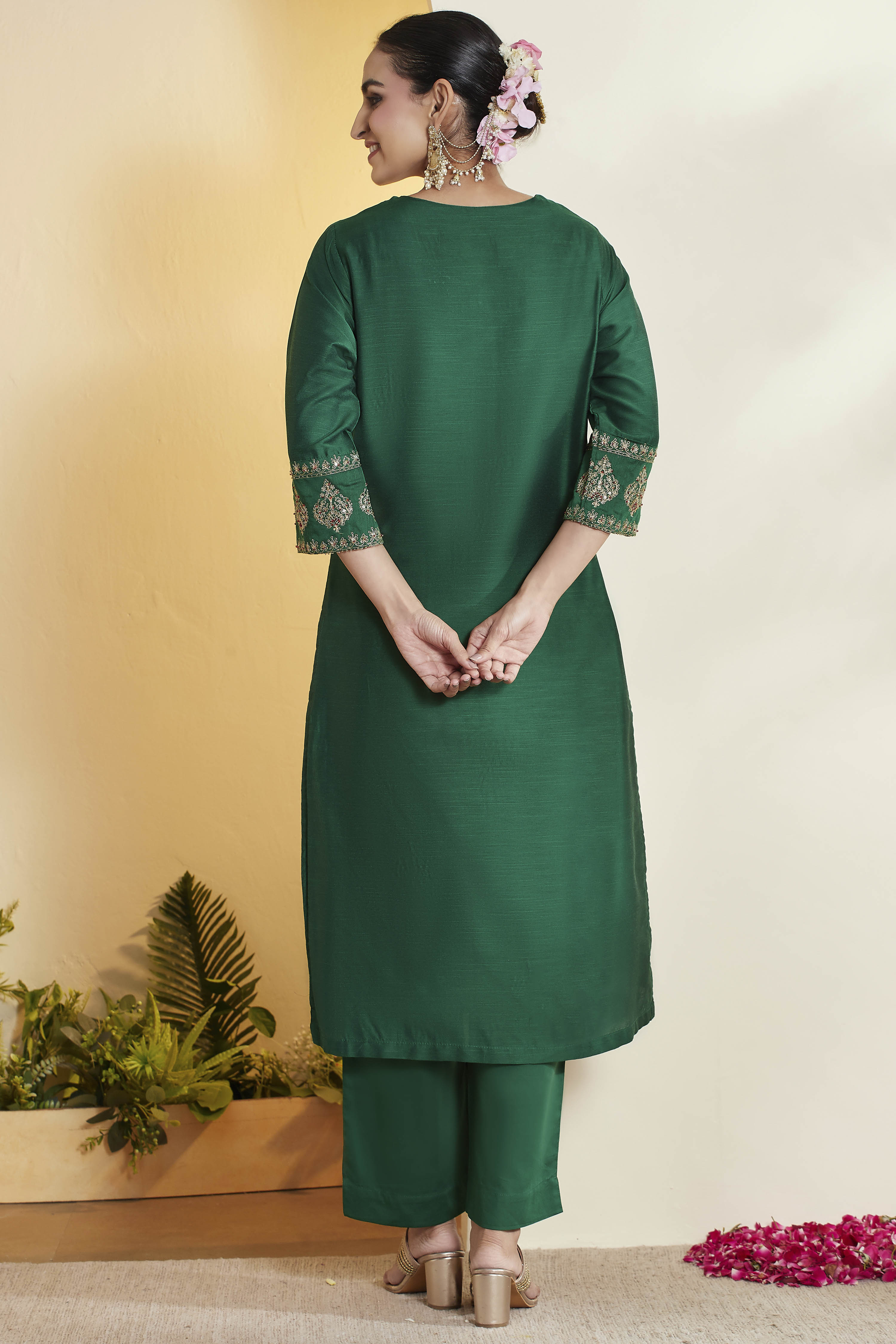 Green Poly Viscose Slub Embroidered Straight Kurta Set image number 6