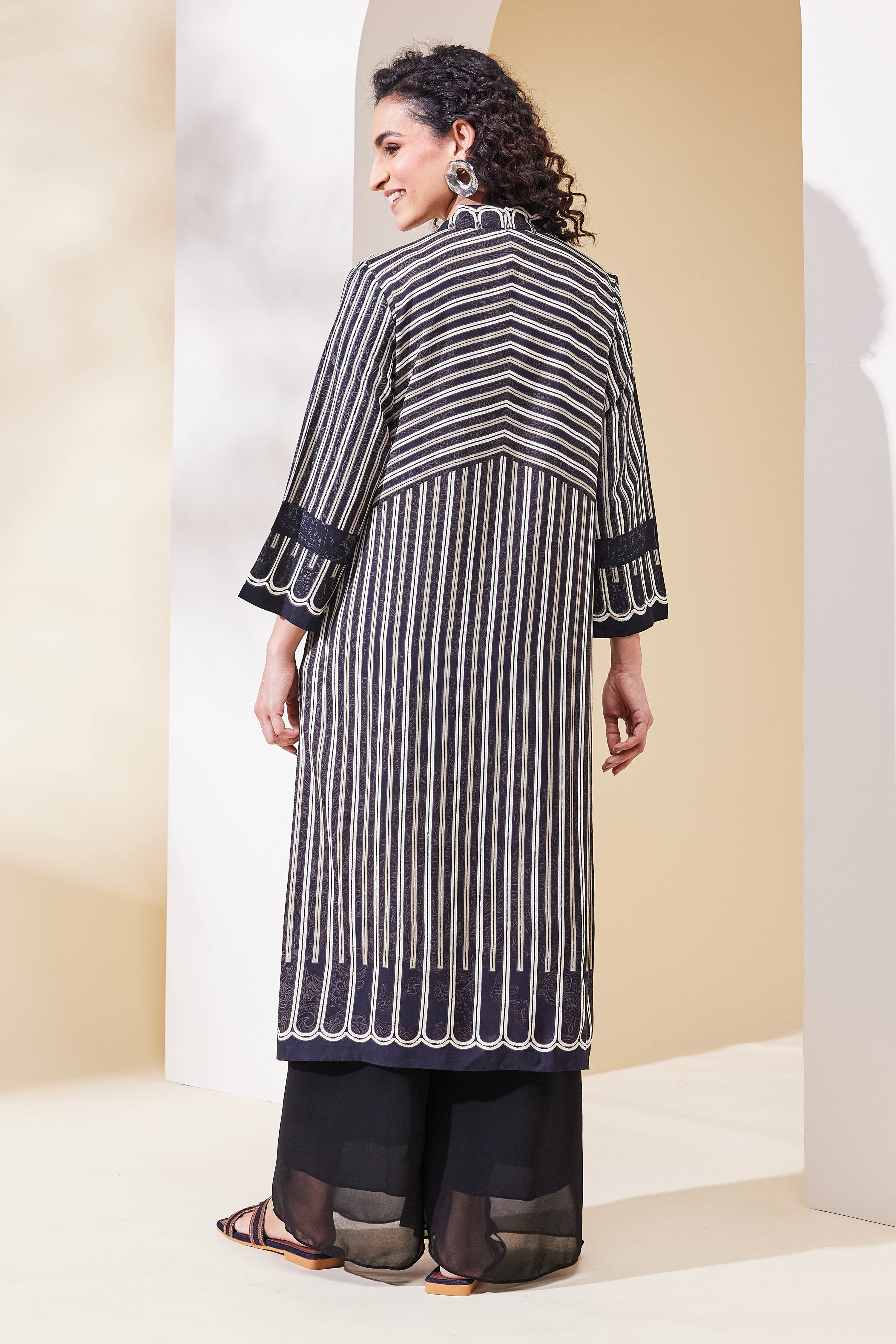 Black Viscose Rayon Straight Kurta image number 3
