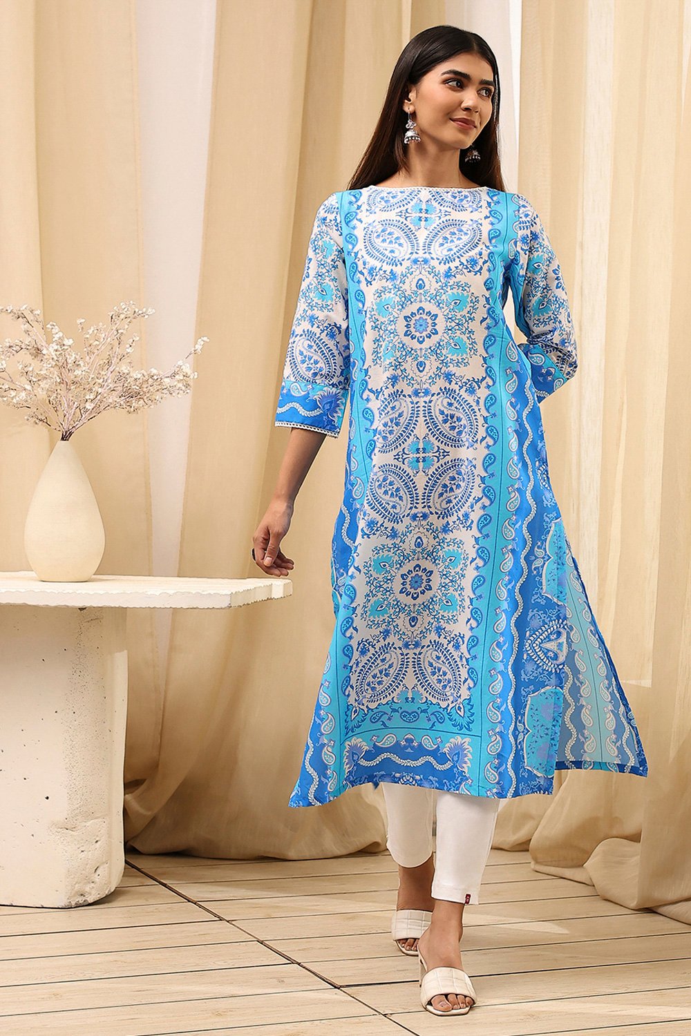 Blue and White Cotton Printed Straight Kurta image number 1