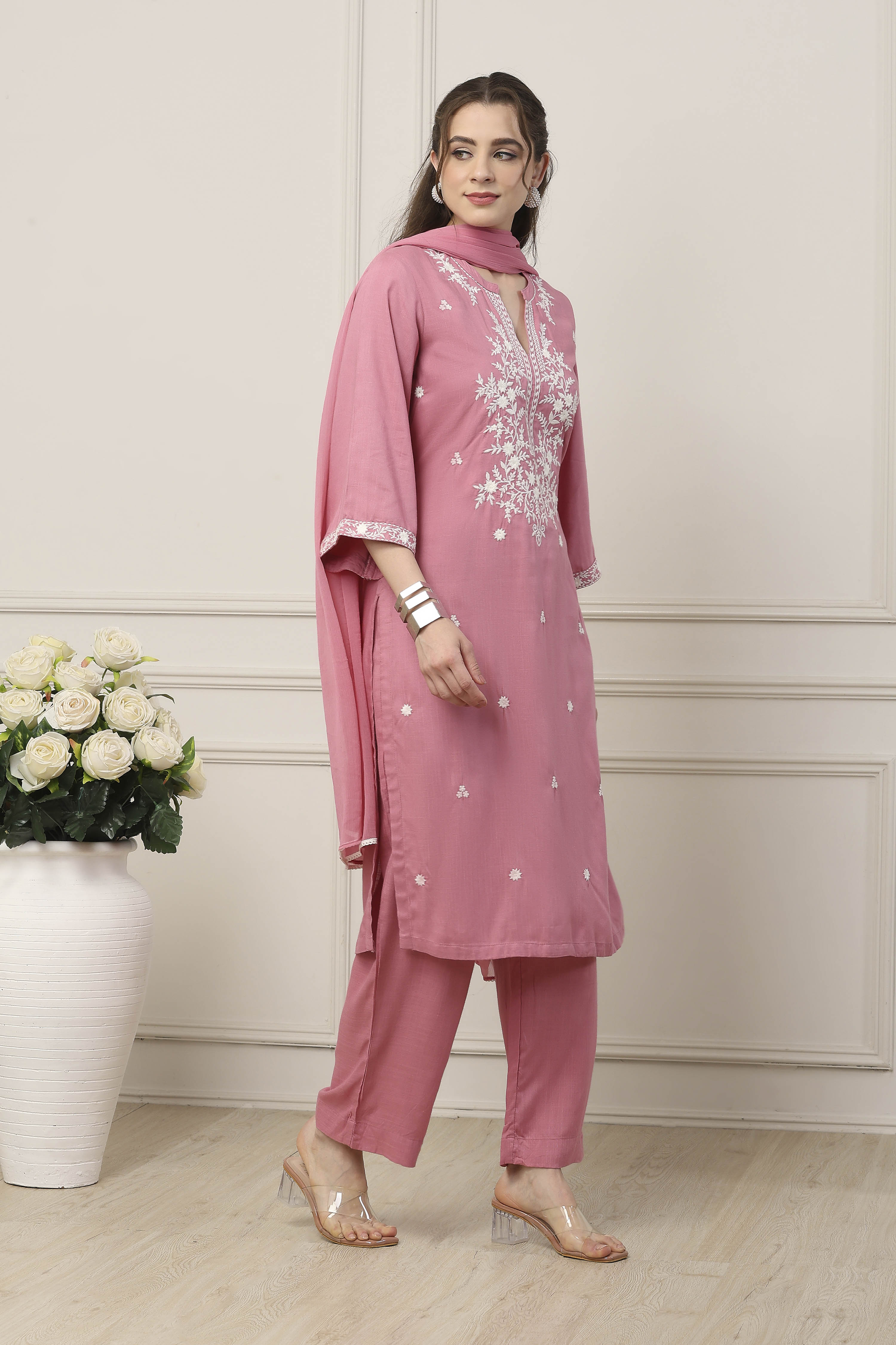 Green Yoke Embroidered Straight Suit Set image number 5
