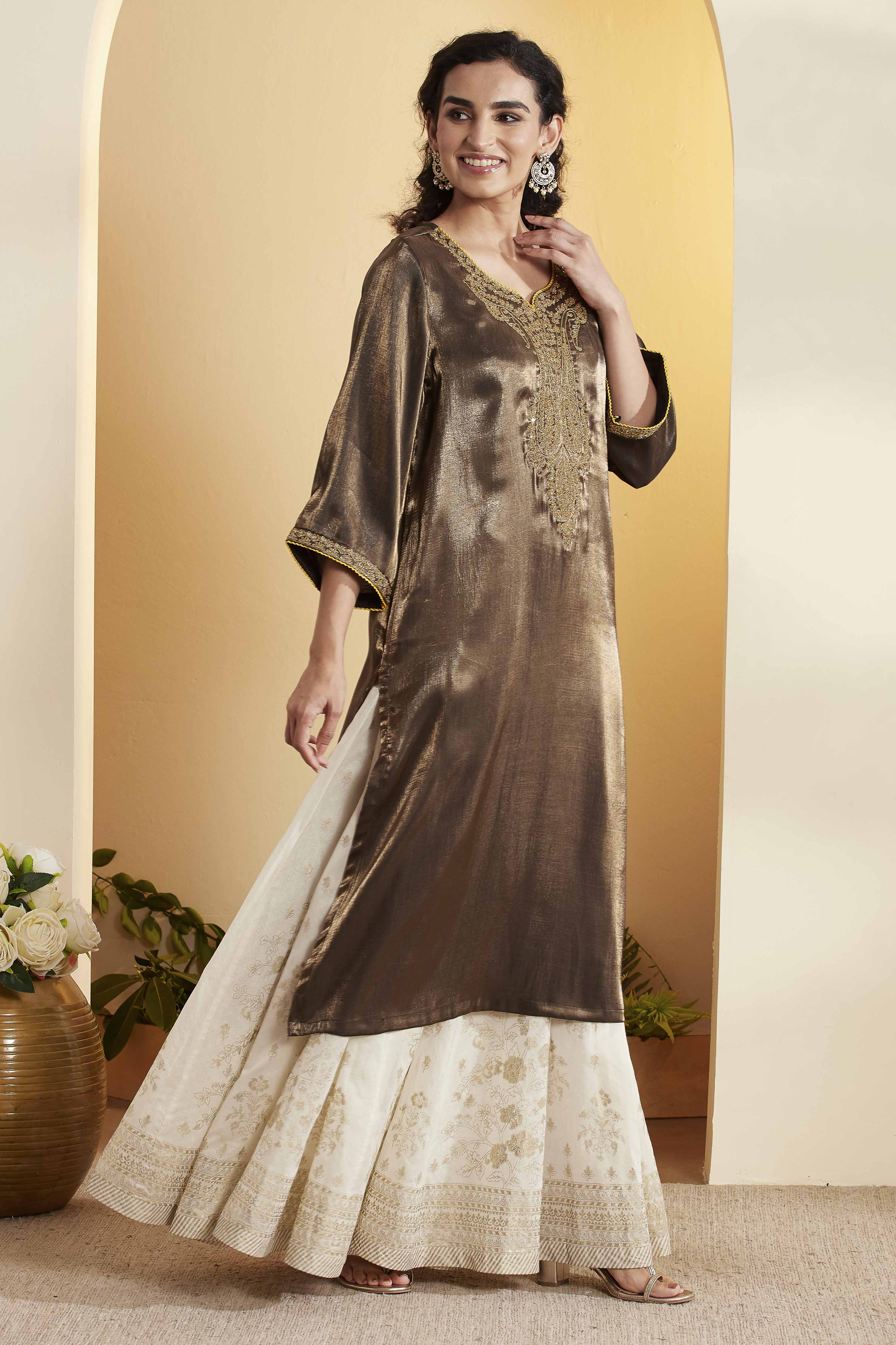 Black Metallic Viscose Poly Yarndyed Straight Kurta image number 3