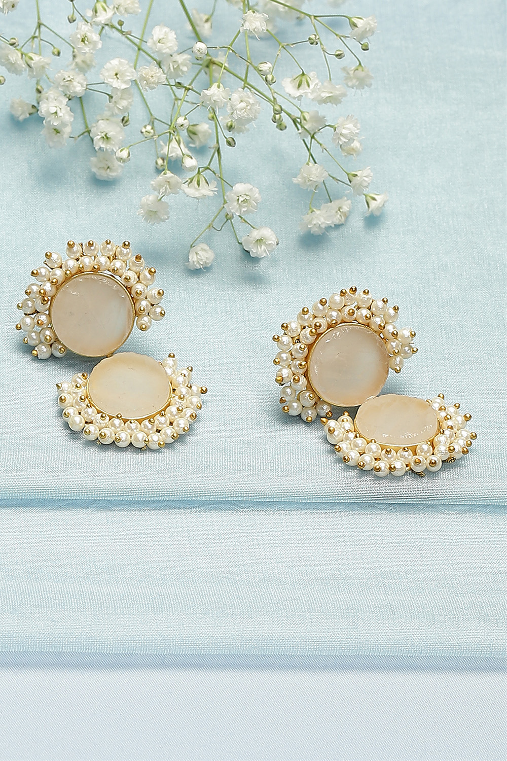 Off White Earrings image number 0