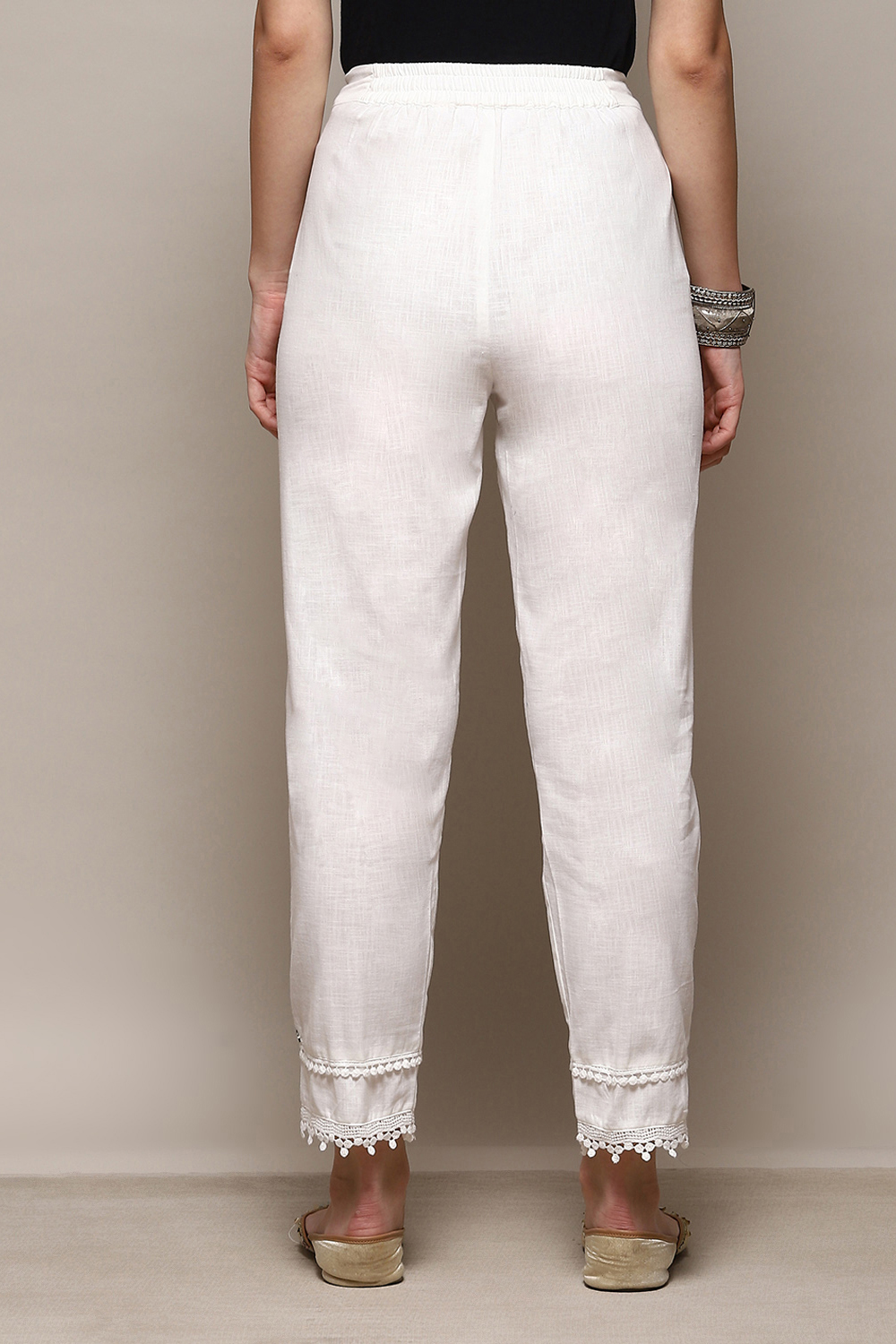 Black Cotton Slim Solid Pants image number 4