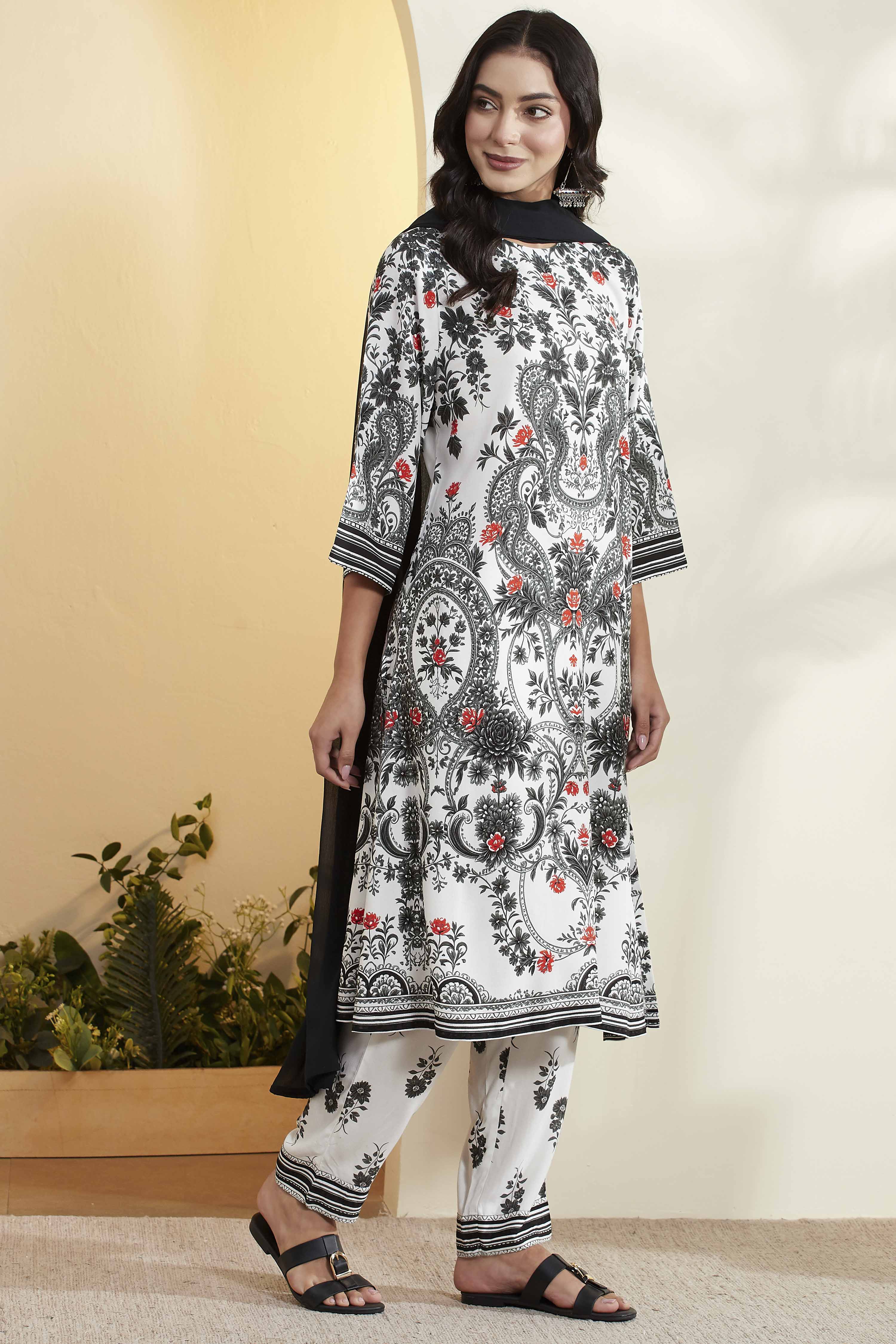 Black & White Viscose Rayon Floral Straight Kurta Set image number 5