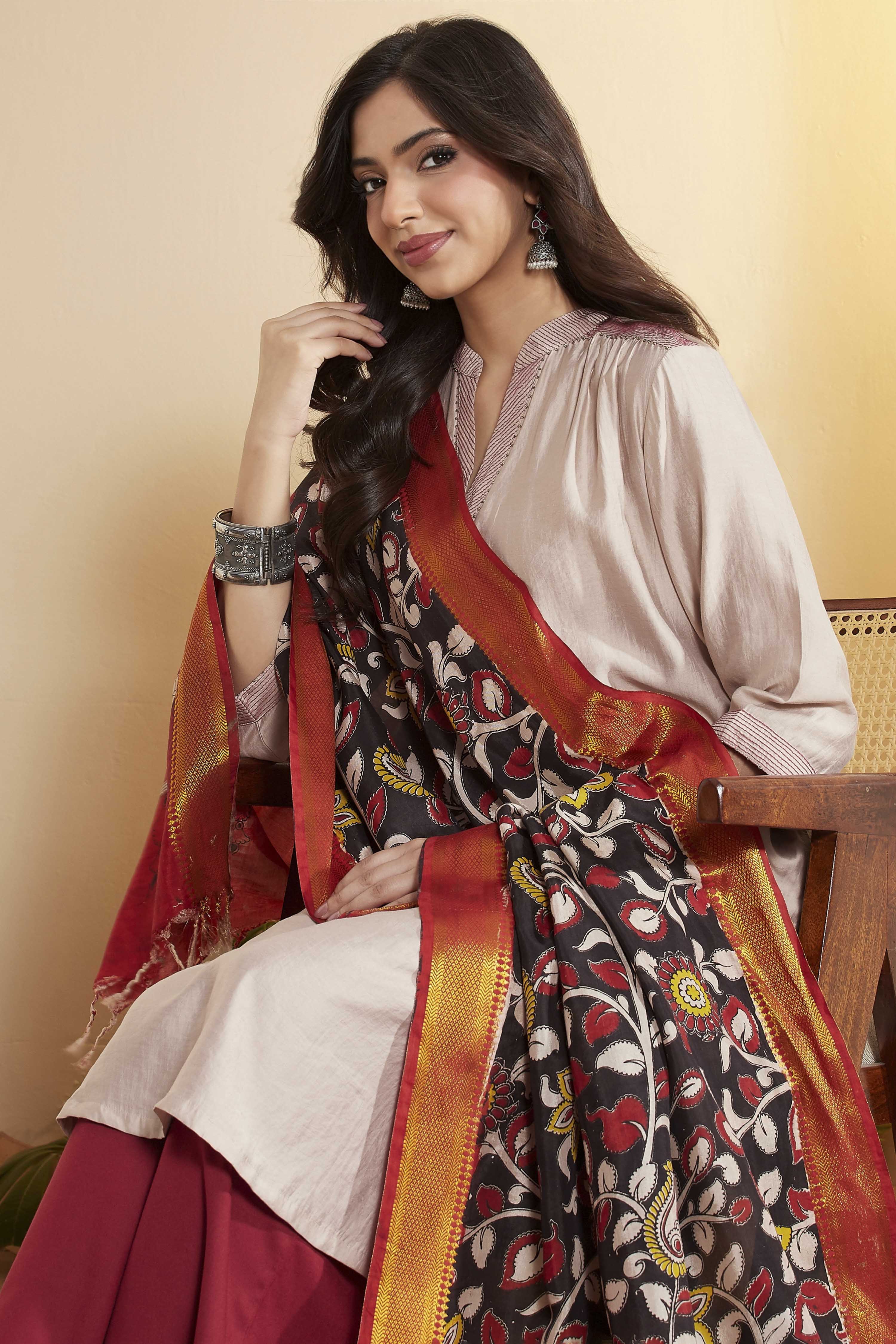 Black Chennur Silk Floral Bloom Dupatta image number 1