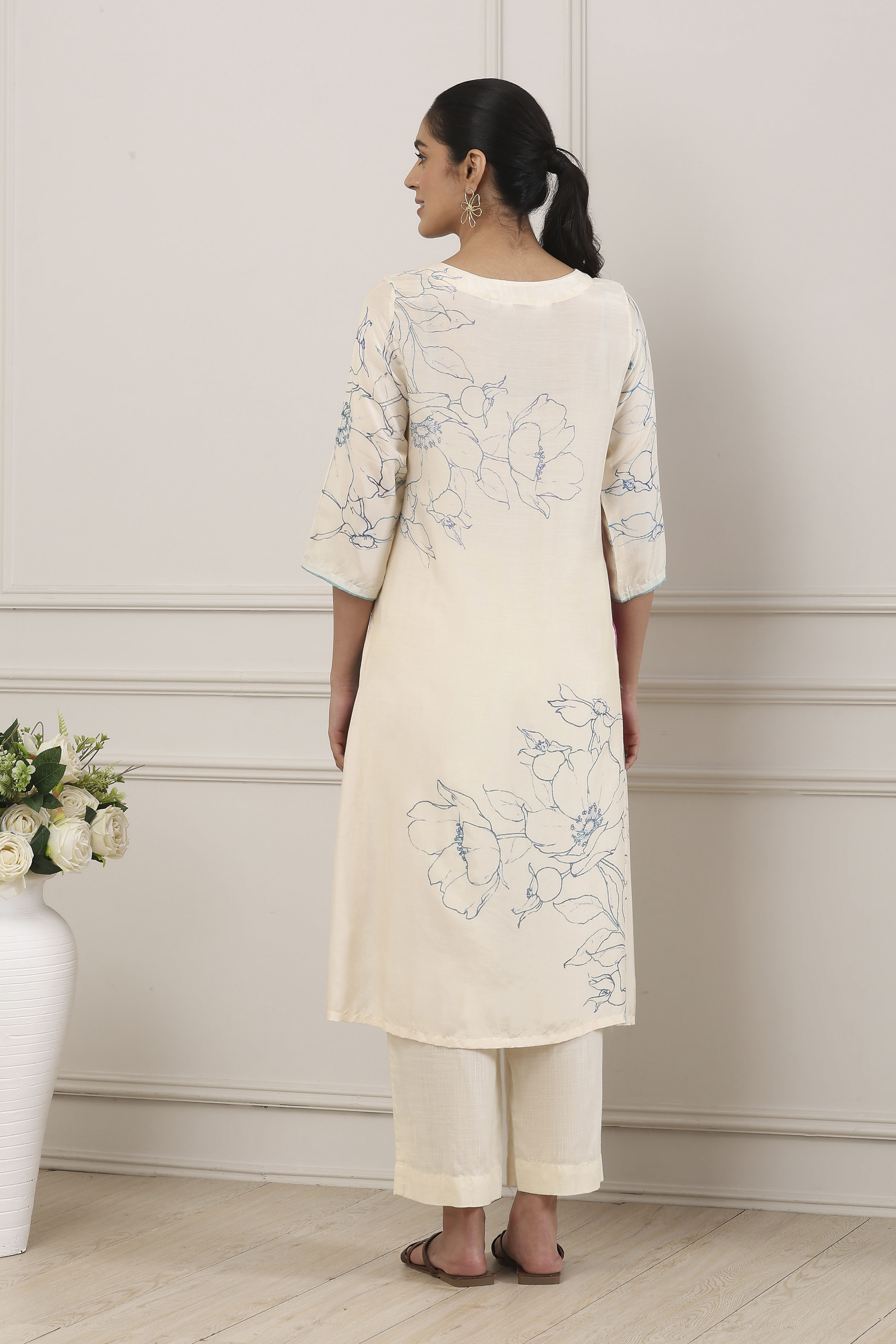 White & Pink Floral Printed Straight Suit Set image number 4