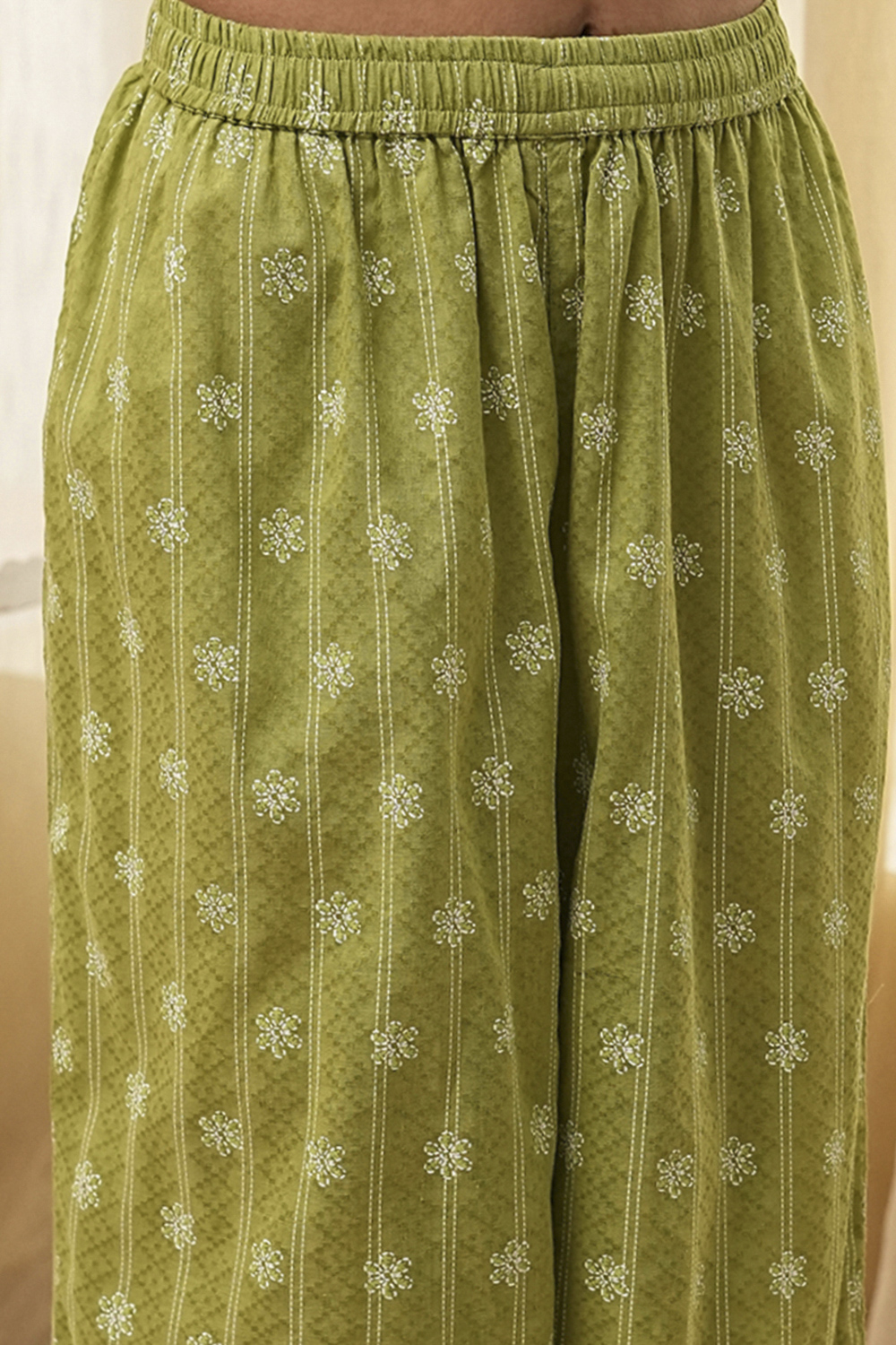 Mehendi Green Cotton Printed Straight Suit Set image number 2
