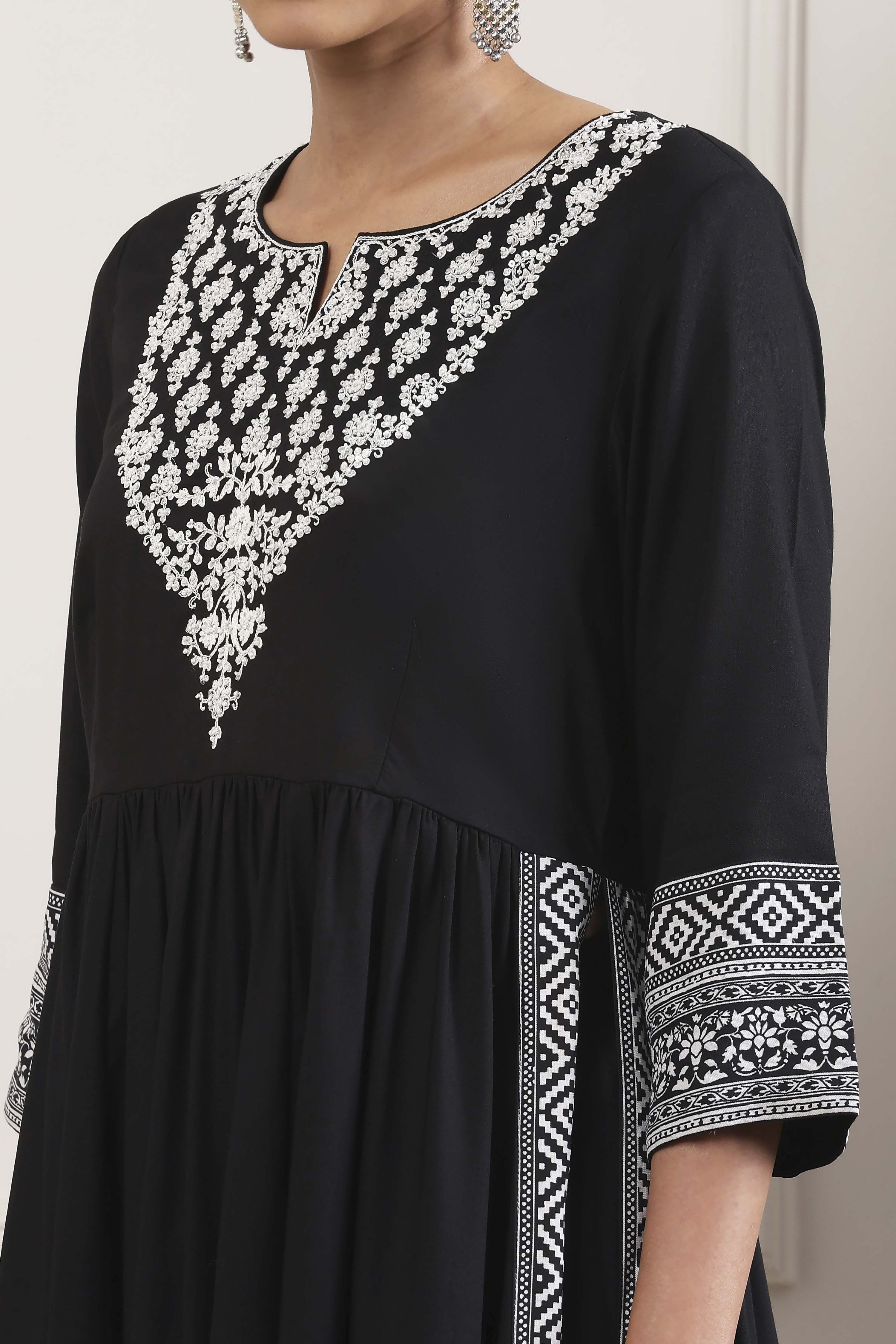 Black Dyed Solid Gathered Straight Suit Set image number 1