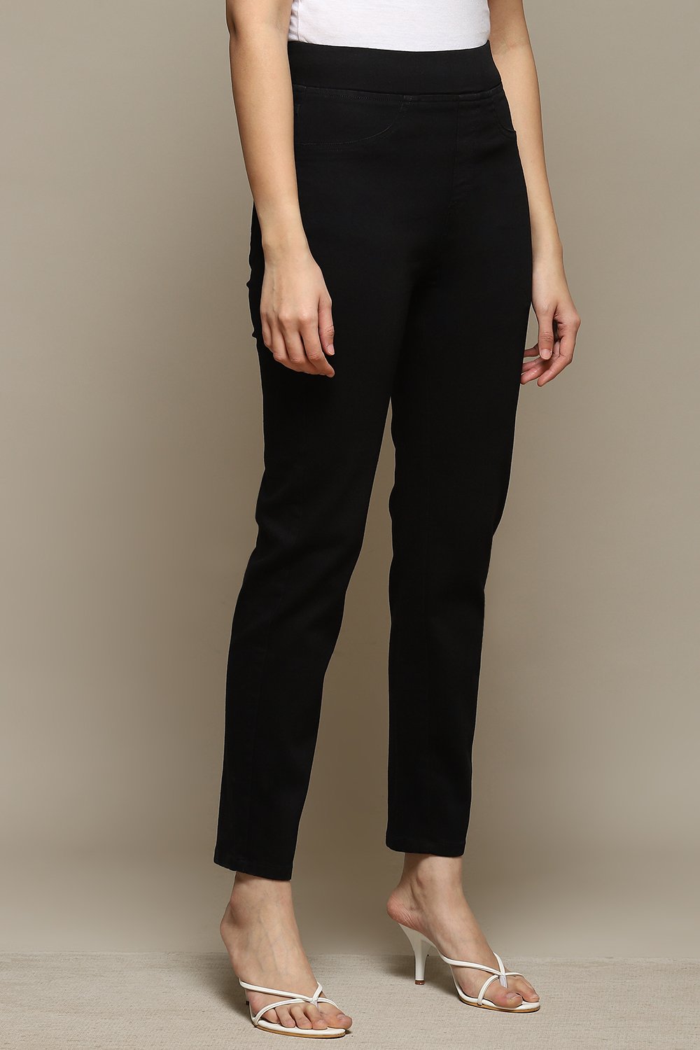 Indigo Cotton Blend Solid Jeggings image number 4