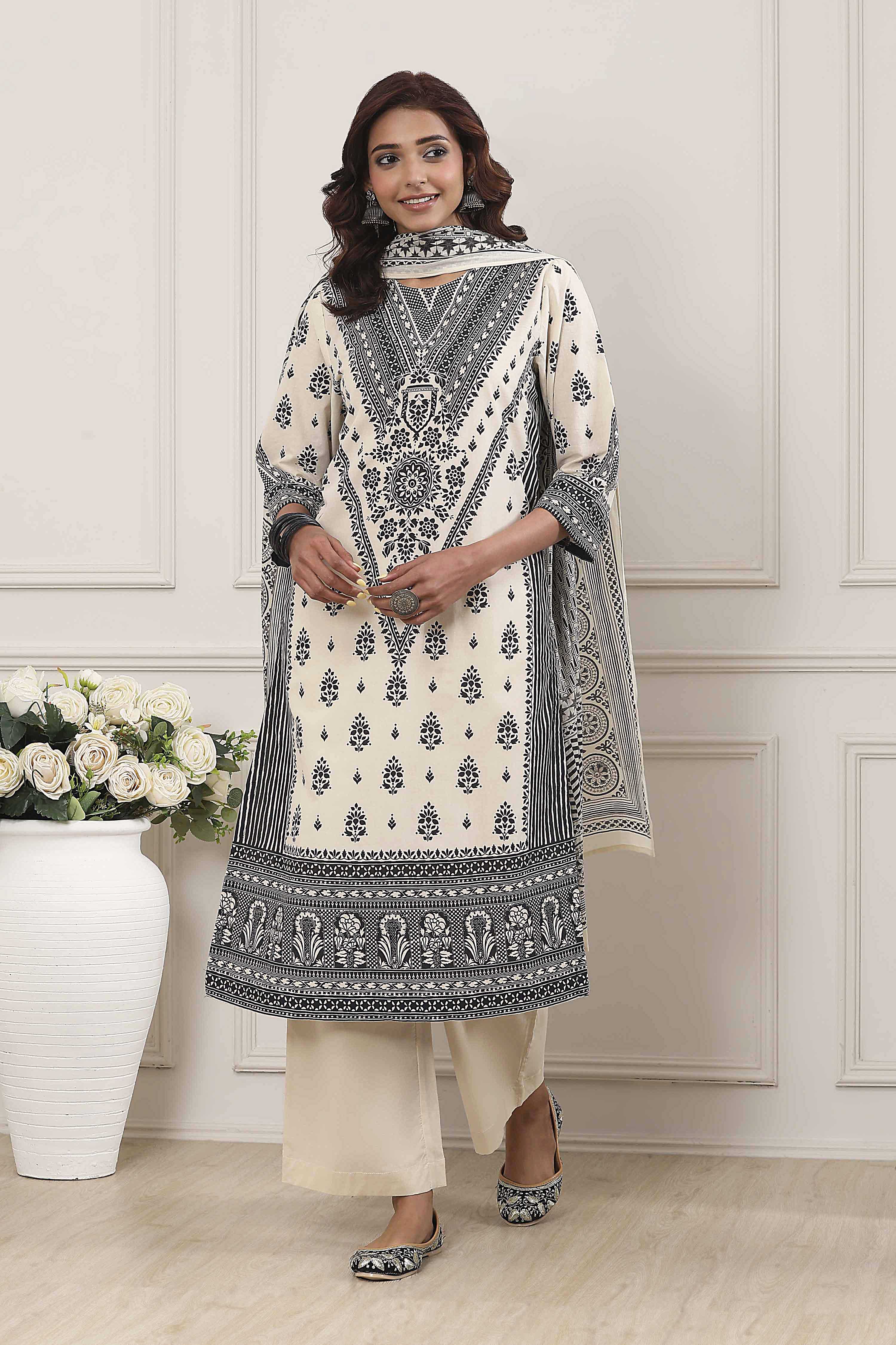 Black Cotton Printed Straight Suit Set image number 0