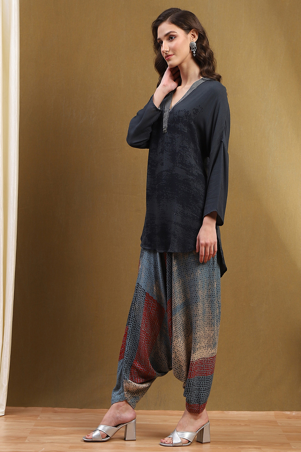 Indigo Printed Straight Short Kurta Set image number 3