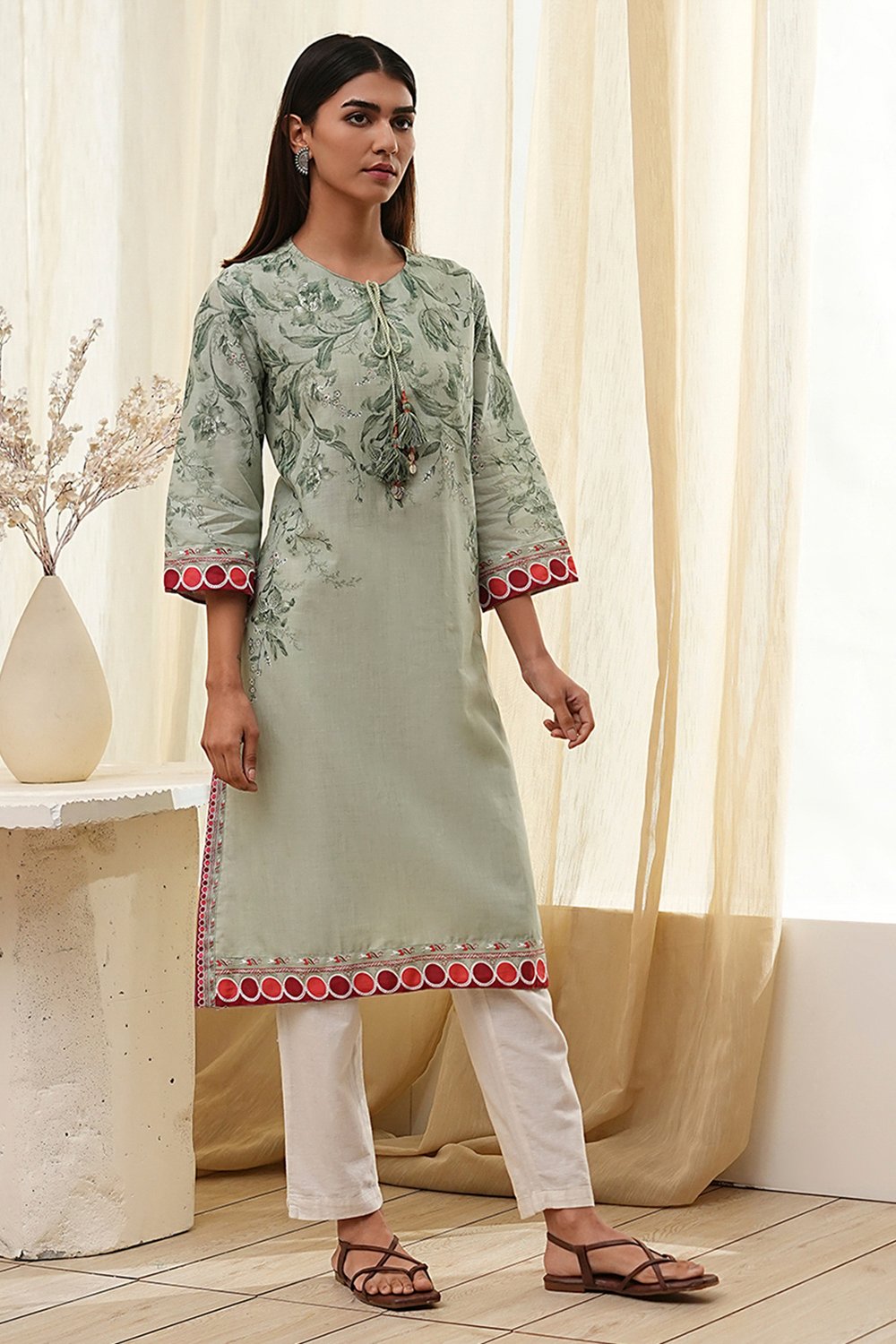 Beige and Blue Cotton Floral Straight Kurta image number 4