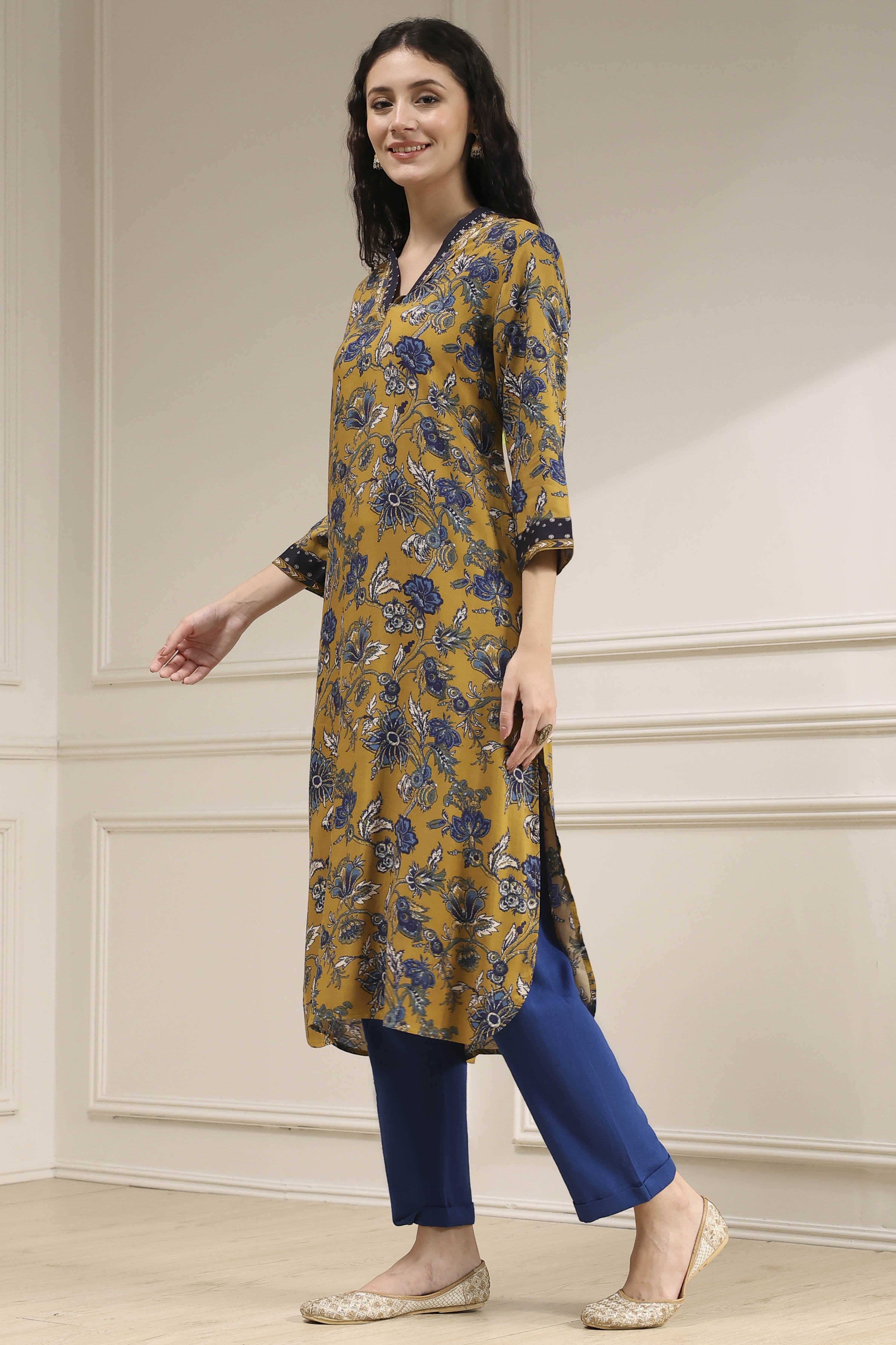Mustard Yellow Printed Straight Kurta image number 2