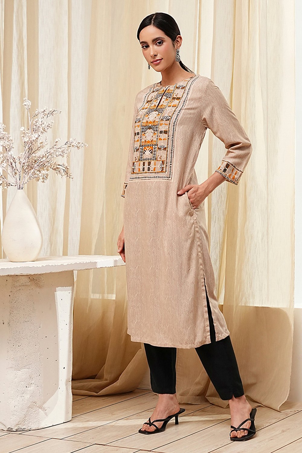 Beige Printed Straight Kurta image number 2