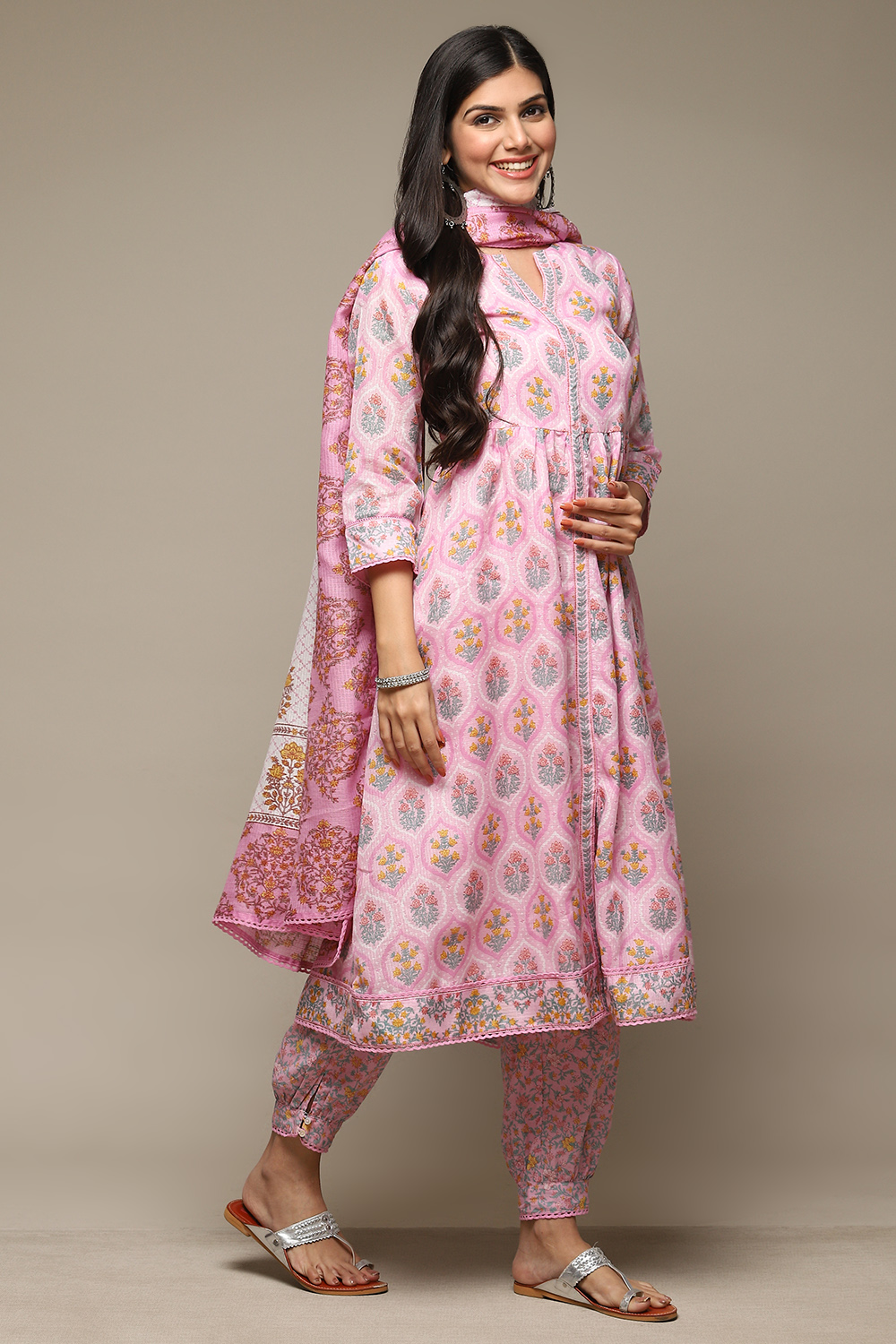 White Cotton Blend Gathered Kurta Suit Set image number 6