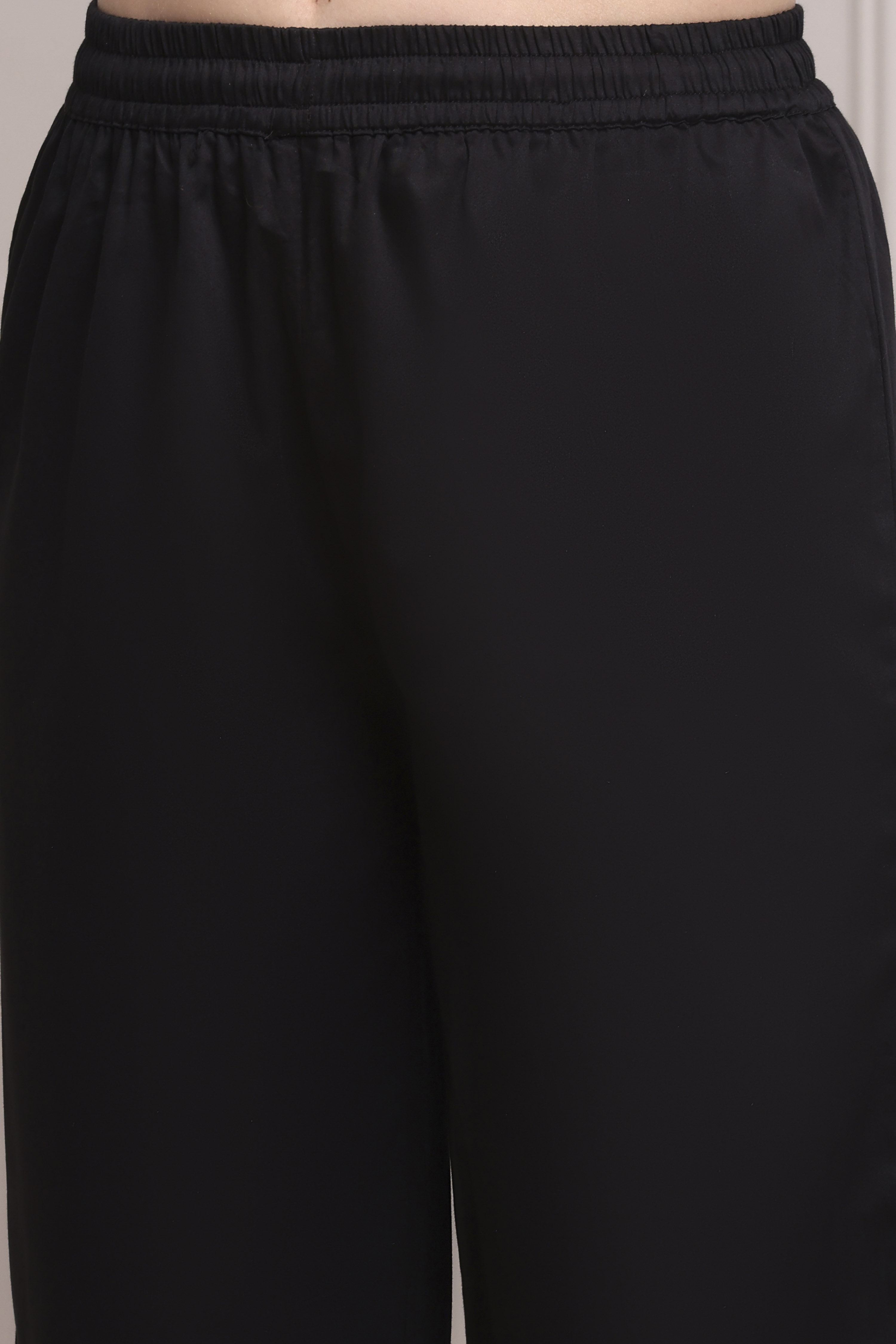 Black Silk Yarndyed Gathered Suit Set image number 2