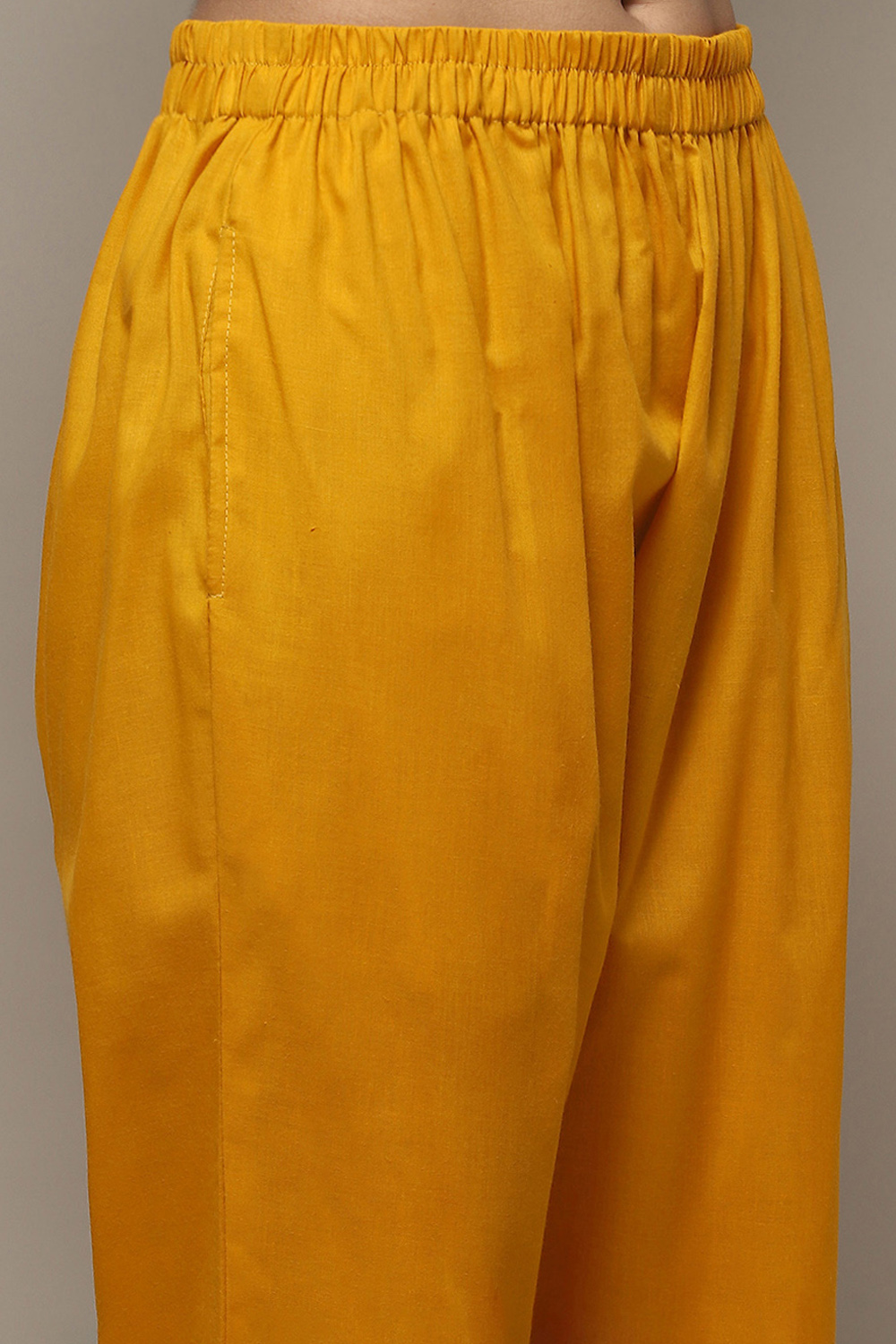 Green Cotton Unstitched Suit set image number 3