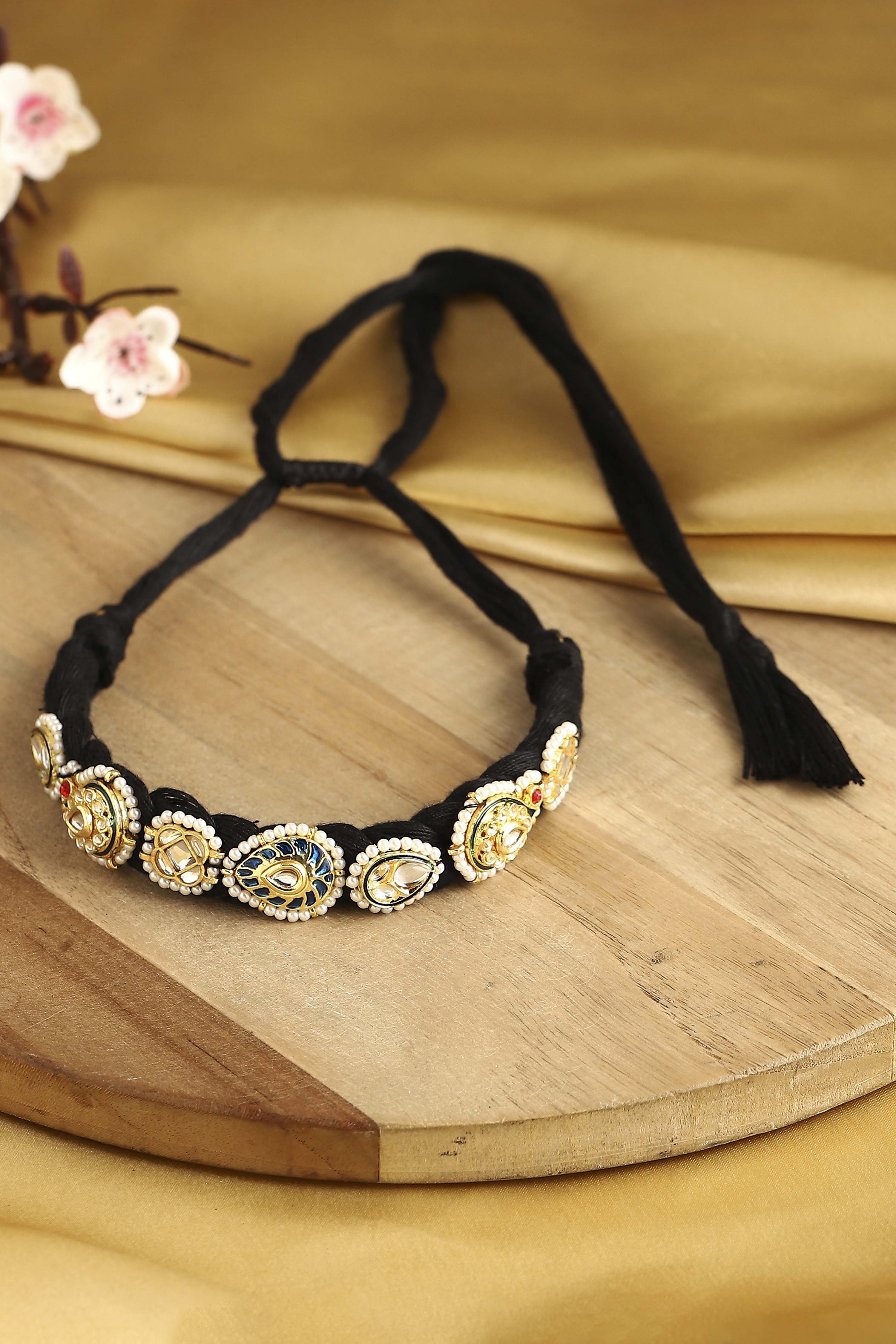 Gold Brass Kundan Necklace image number 0