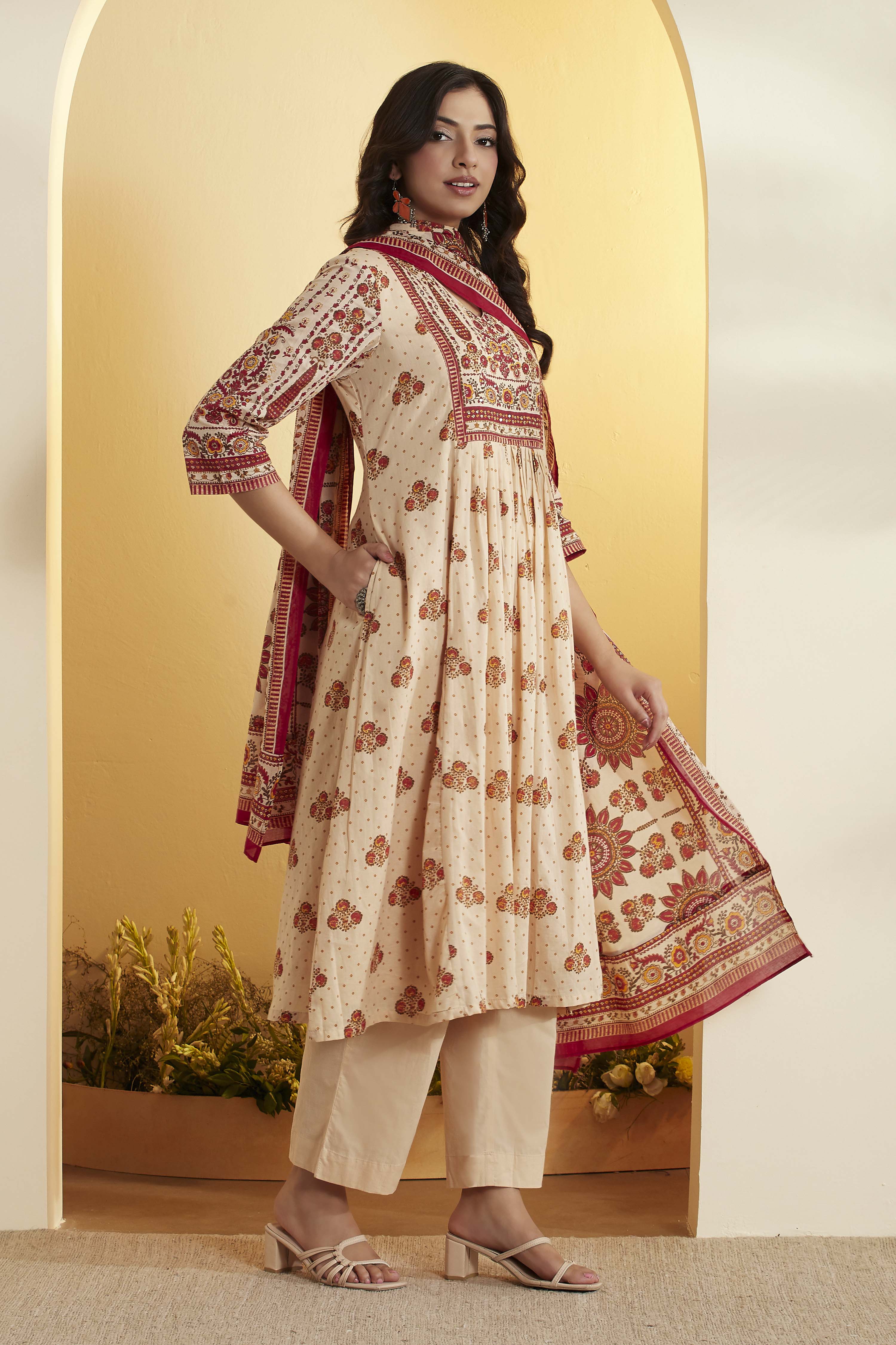 Beige Cotton Kalidar Suit Set image number 4