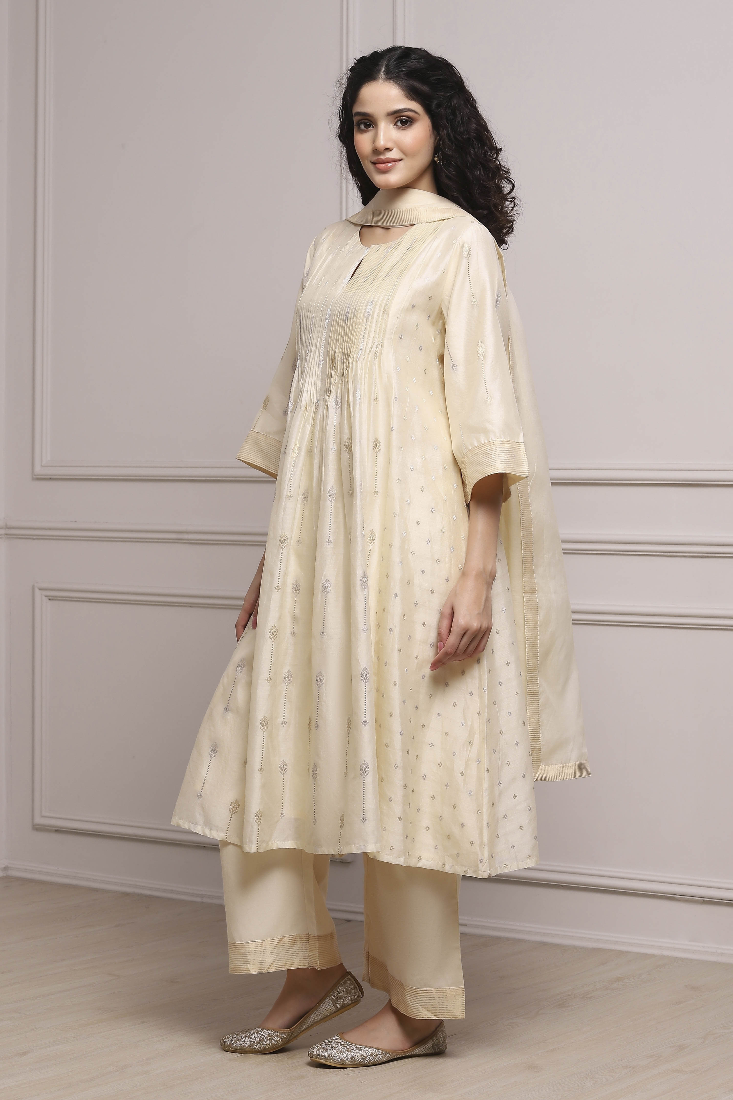 Cream Silk Metallic Gathered Suit Set image number 3