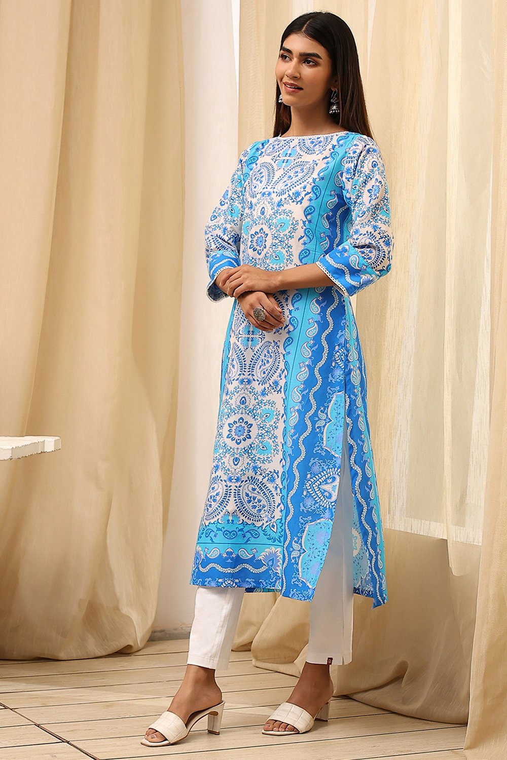 Blue and White Cotton Printed Straight Kurta image number 2
